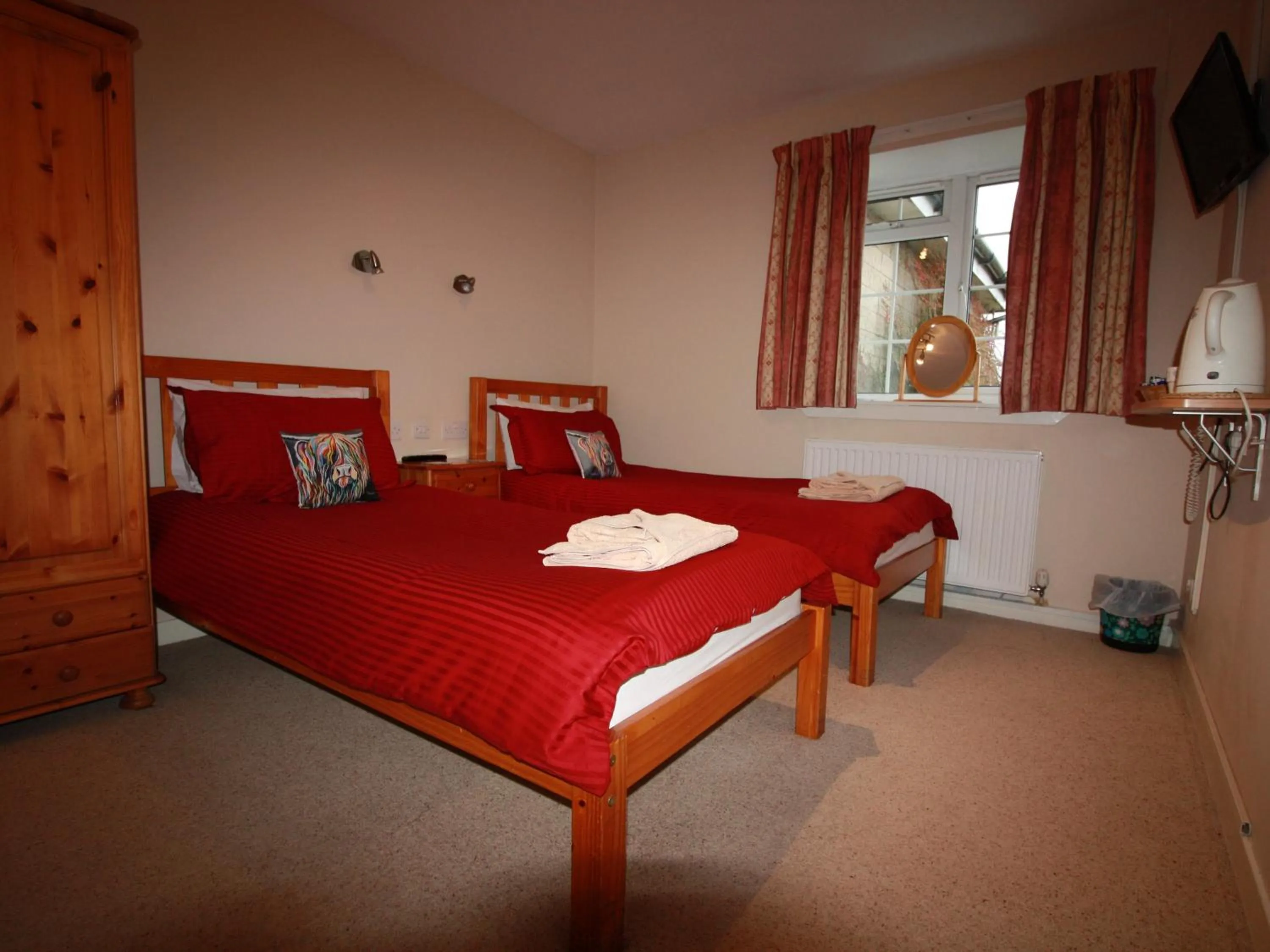 Twin Room with Private Bathroom - single occupancy in Blairmains Guest House