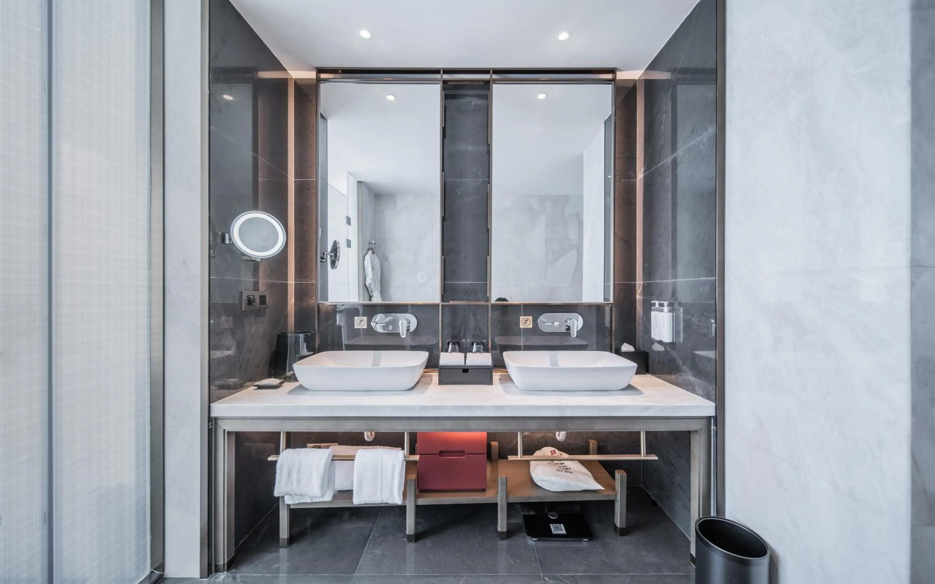 Photo of the whole room in HUALUXE Xi'an Chanba by IHG-西安浐灞华邑酒店-Near Xi'an International Convention Exhibition Center and Shopping mall and The Romantic show of Xi'an-Free Luggage Storage-English Service