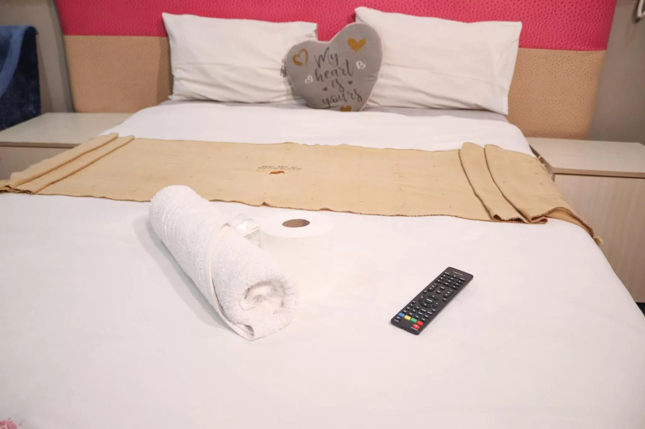 Bed in Gold Crown International Hotel Johannesburg