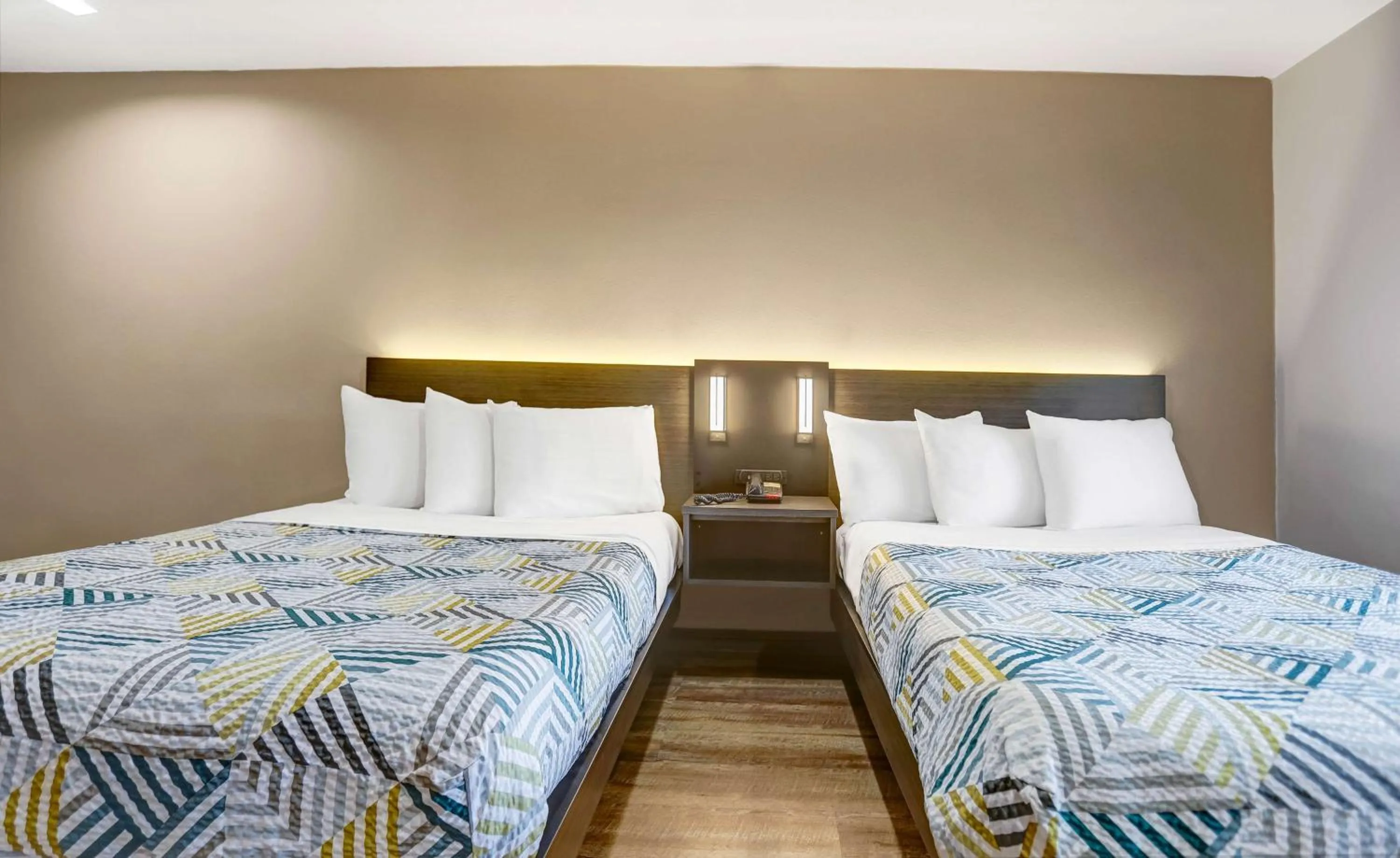 Bedroom, Bed in Motel 6 San Diego, CA Airport Harbor