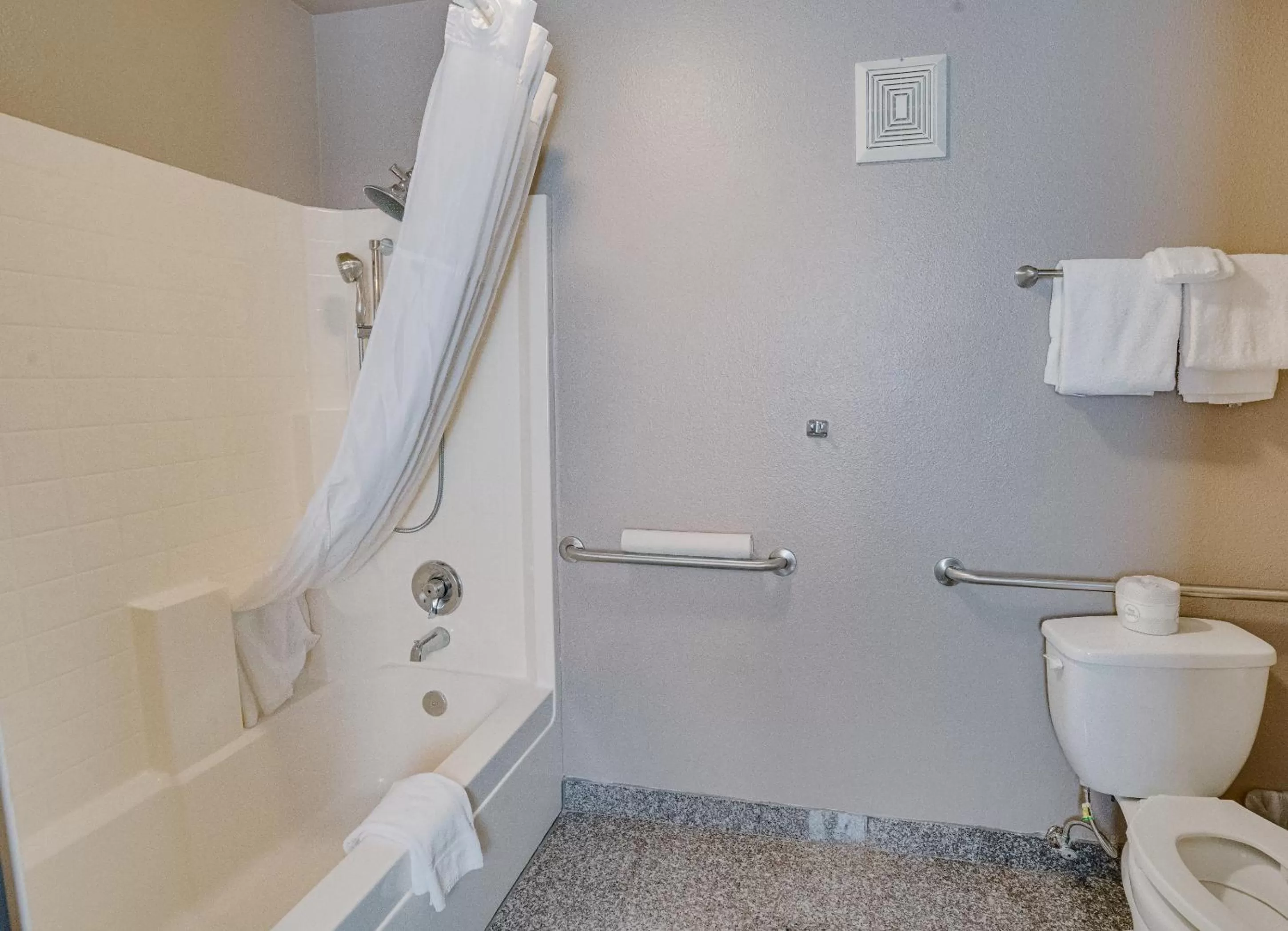 Shower in The Ashley Inn & Suites