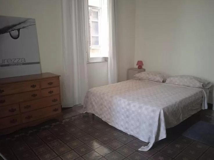 Inner courtyard view, Bed in Nowhere Rooms