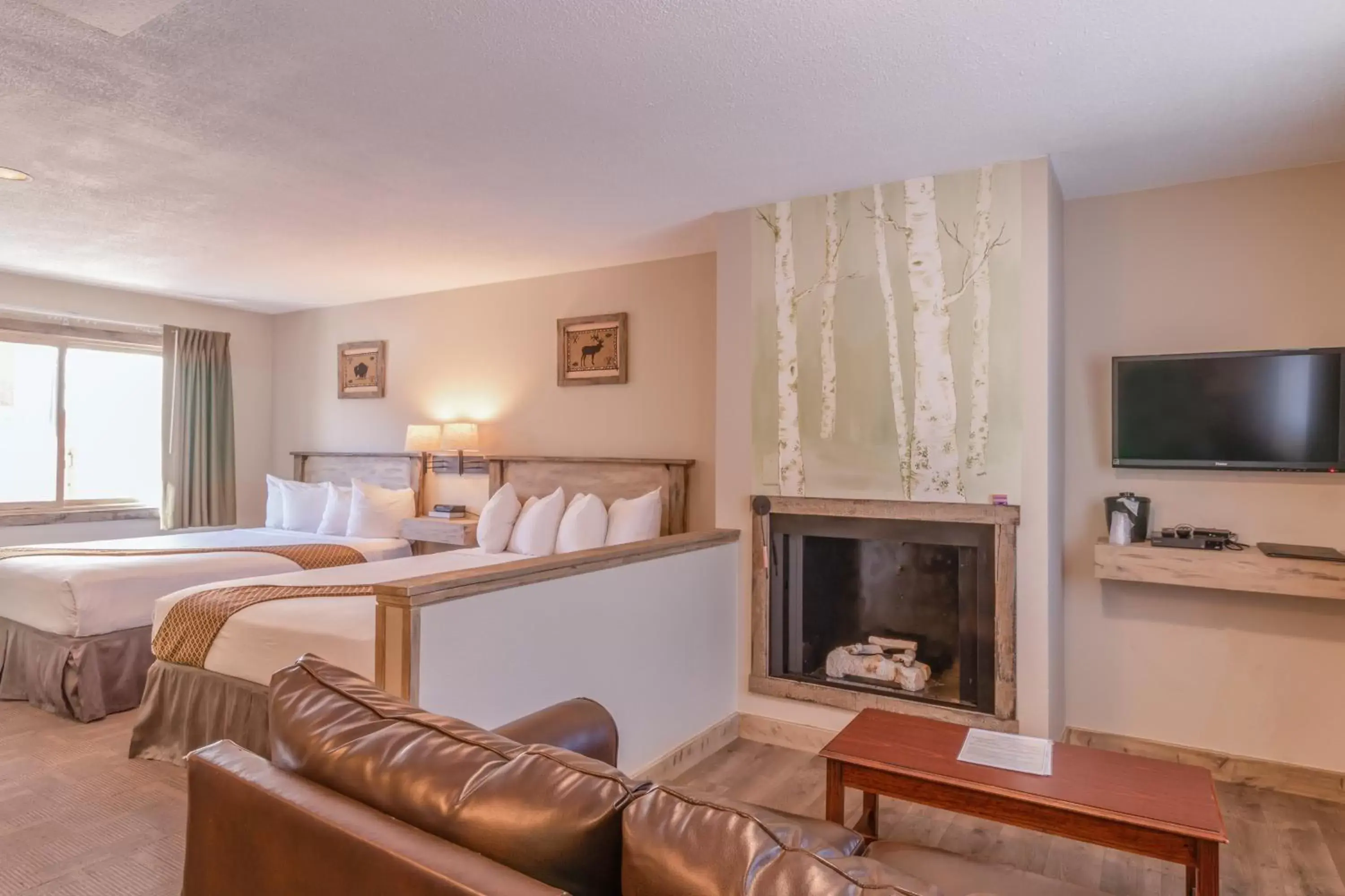 Queen Room with Two Queen Beds with Fireplace 11 in Murphy's Resort Queen Room with Two Queen Beds with Fireplace 11 in Murphy's Resort