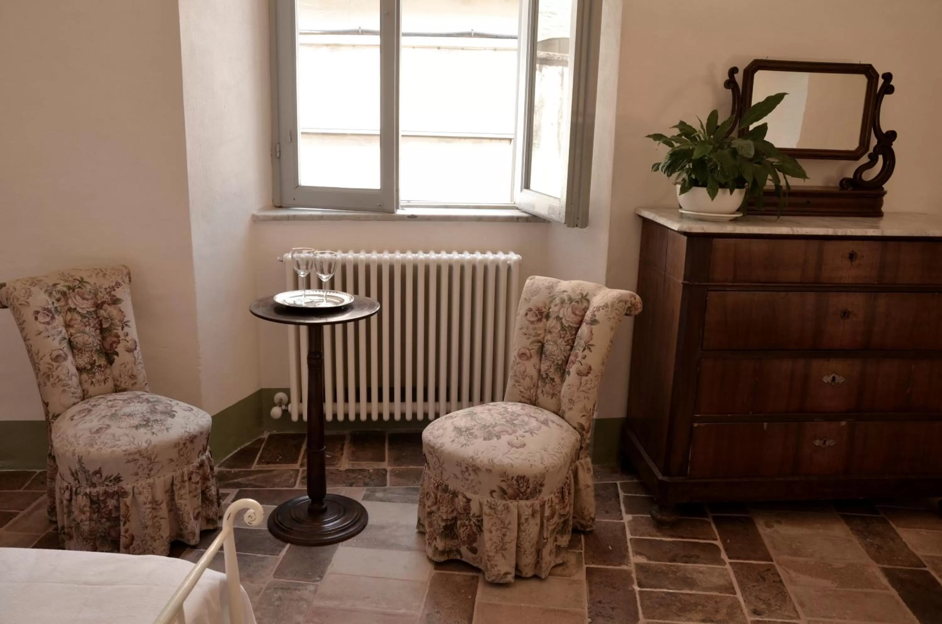 Photo of the whole room in B&B Antica Biblioteca