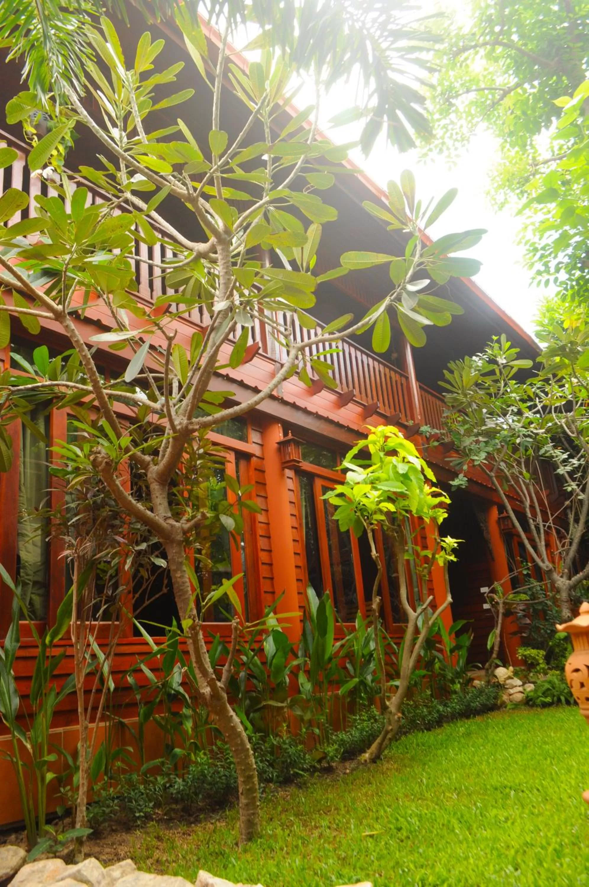 Garden in Ruenkanok Thaihouse Resort