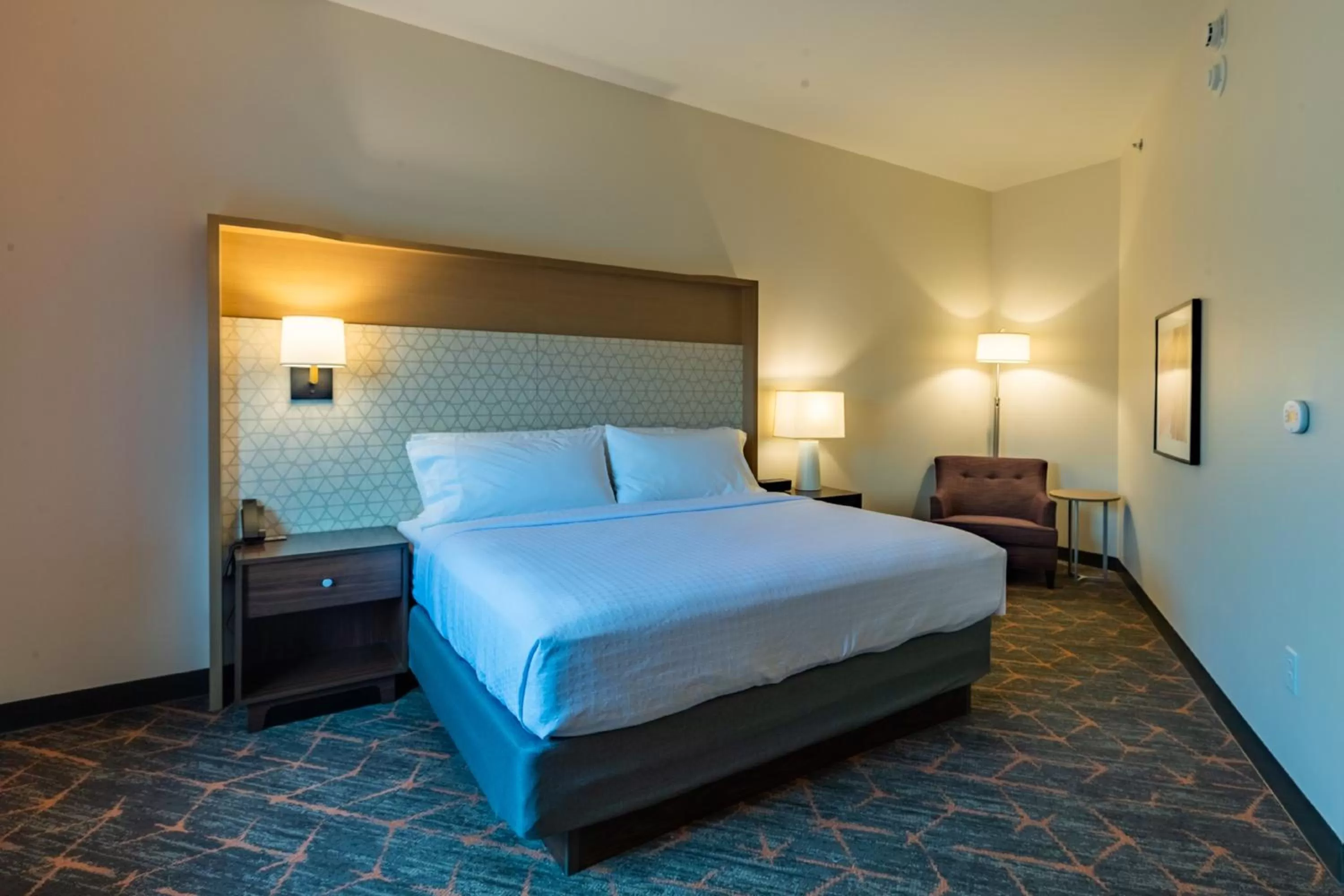 Bed in Courtyard by Marriott Atlanta Dunwoody