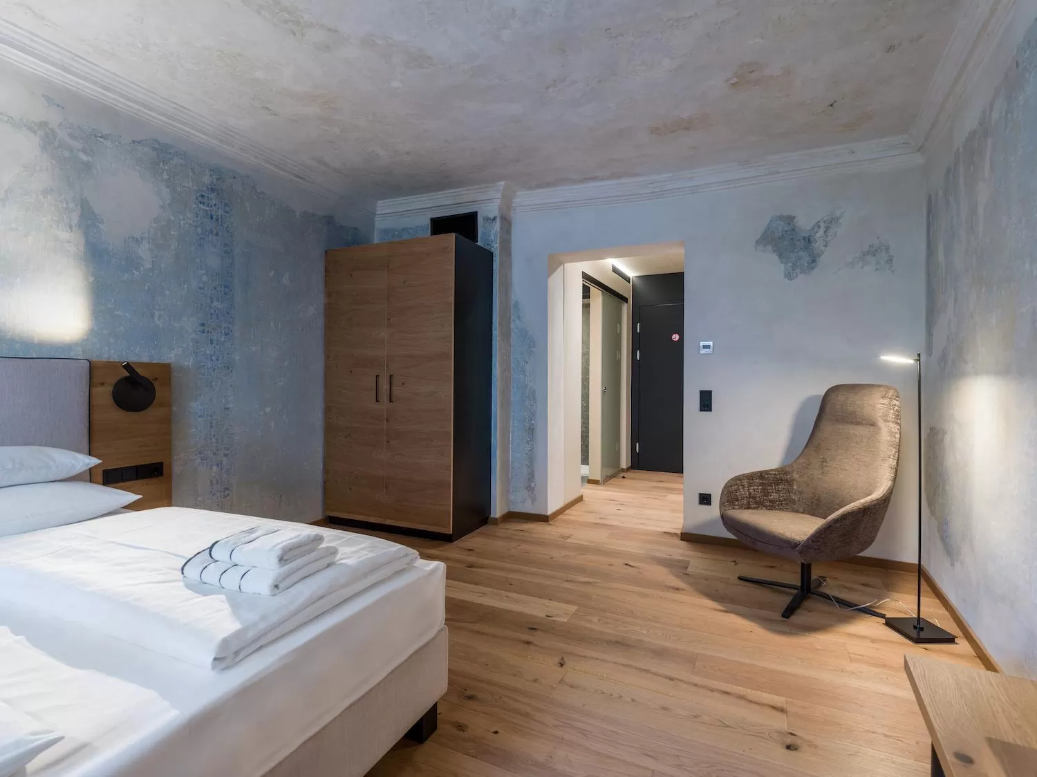 Photo of the whole room, Bed in Platzhirsch Kufstein