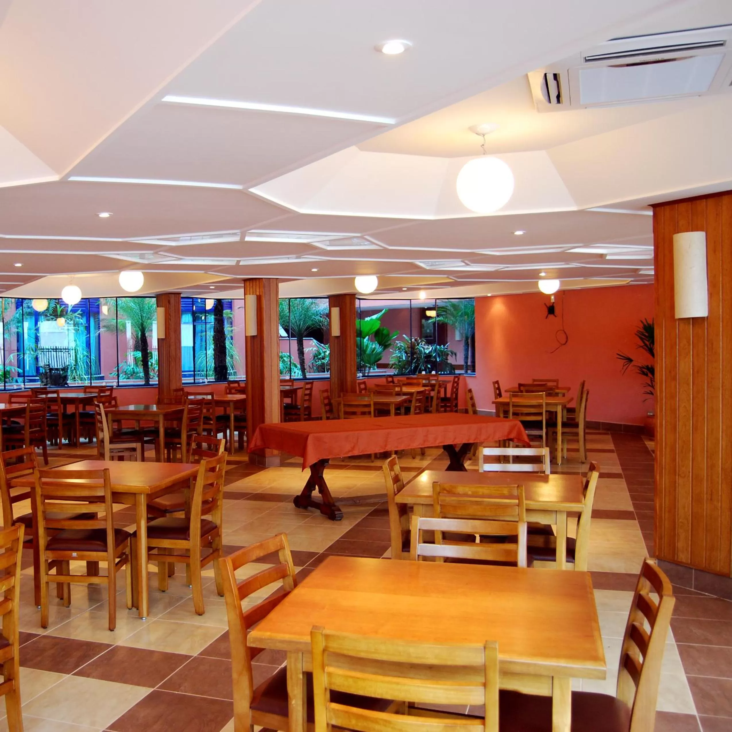 Restaurant/places to eat in Hotel Santamaria
