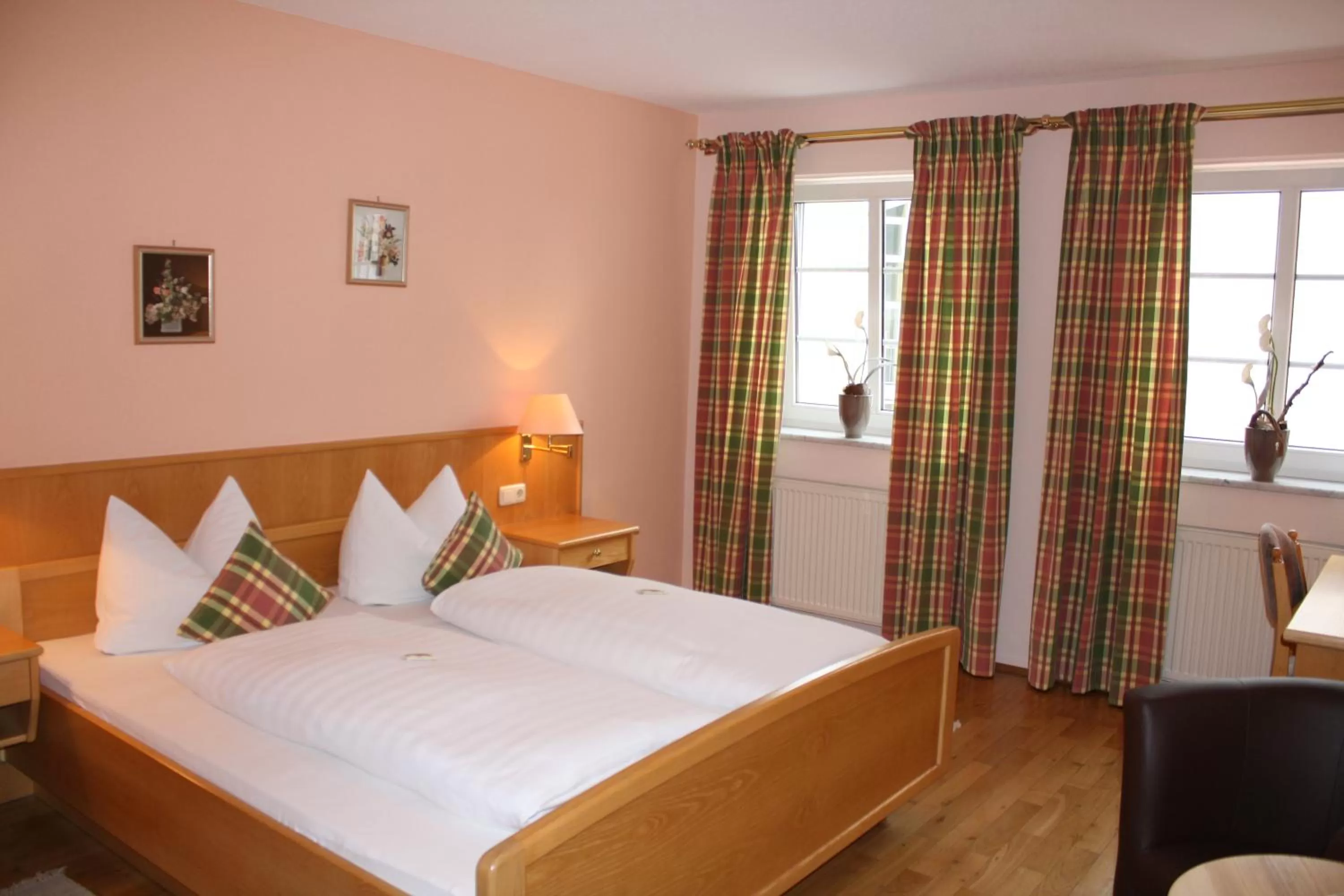 Photo of the whole room, Bed in Bäckerei Konditorei Frühstückspension WAGNER