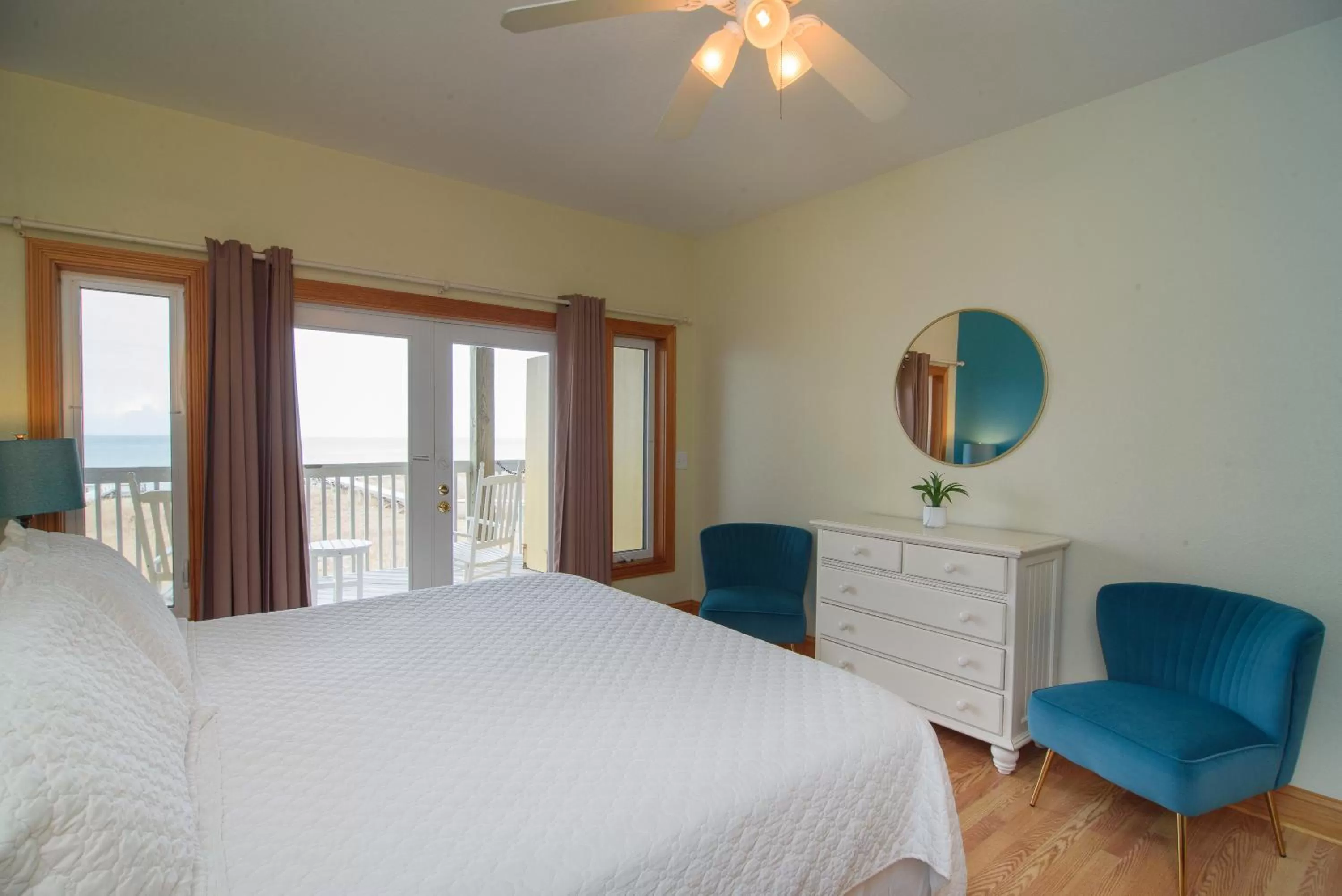 Bed in The Inn on Pamlico Sound