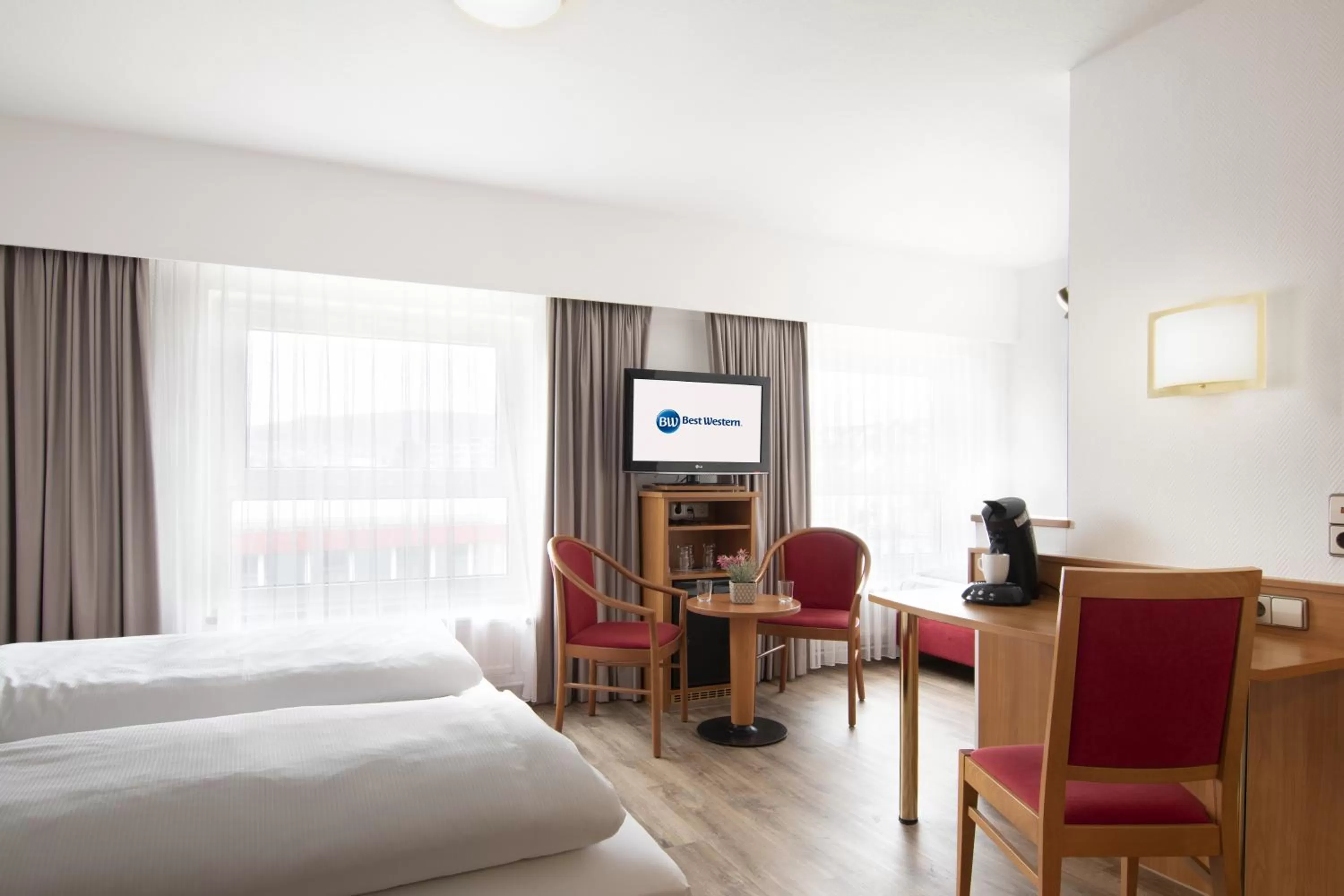 Photo of the whole room, Bed in Best Western Queens Hotel Pforzheim-Niefern