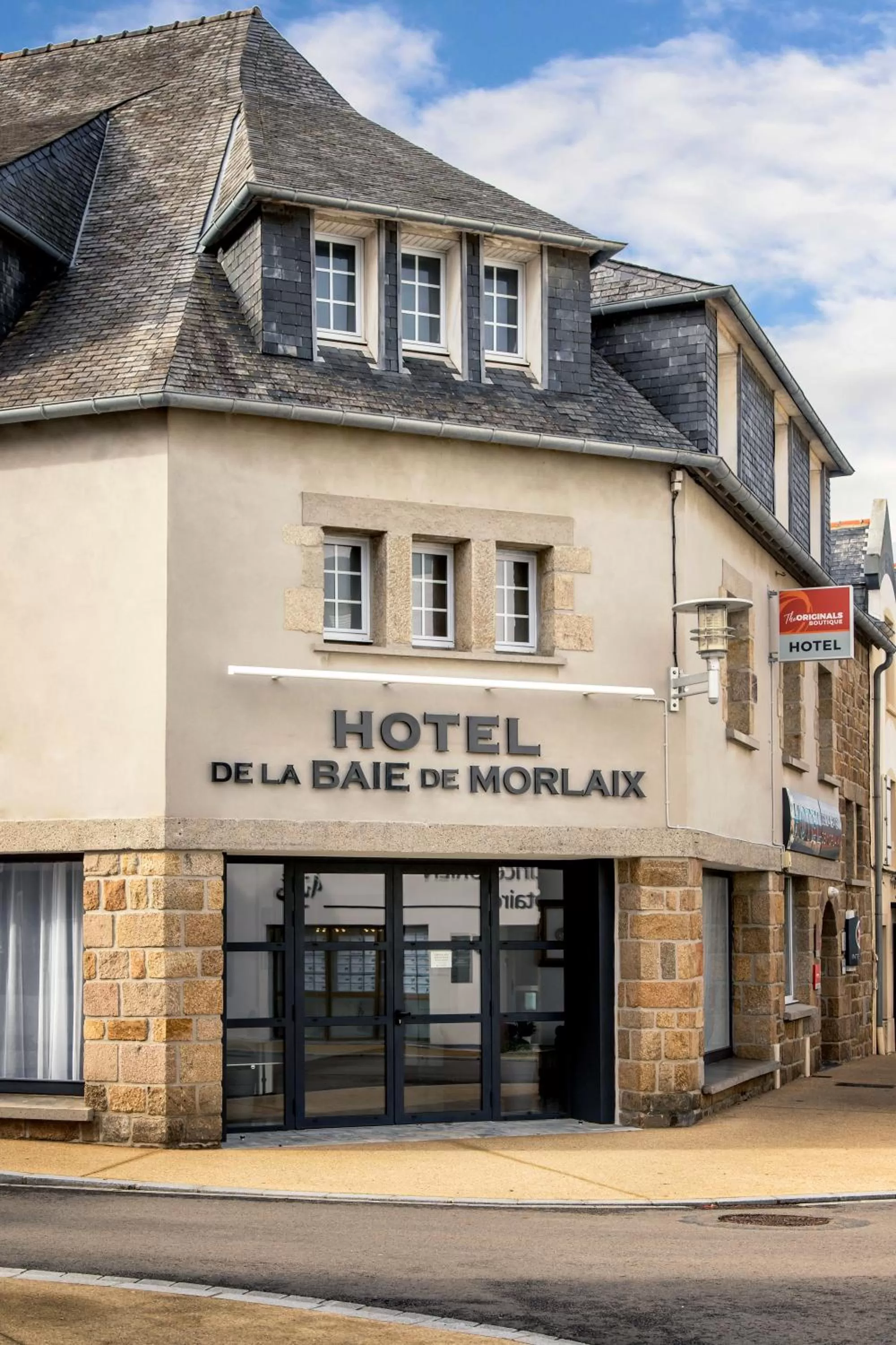 Property building in The Originals Boutique, Hôtel de La Baie de Morlaix