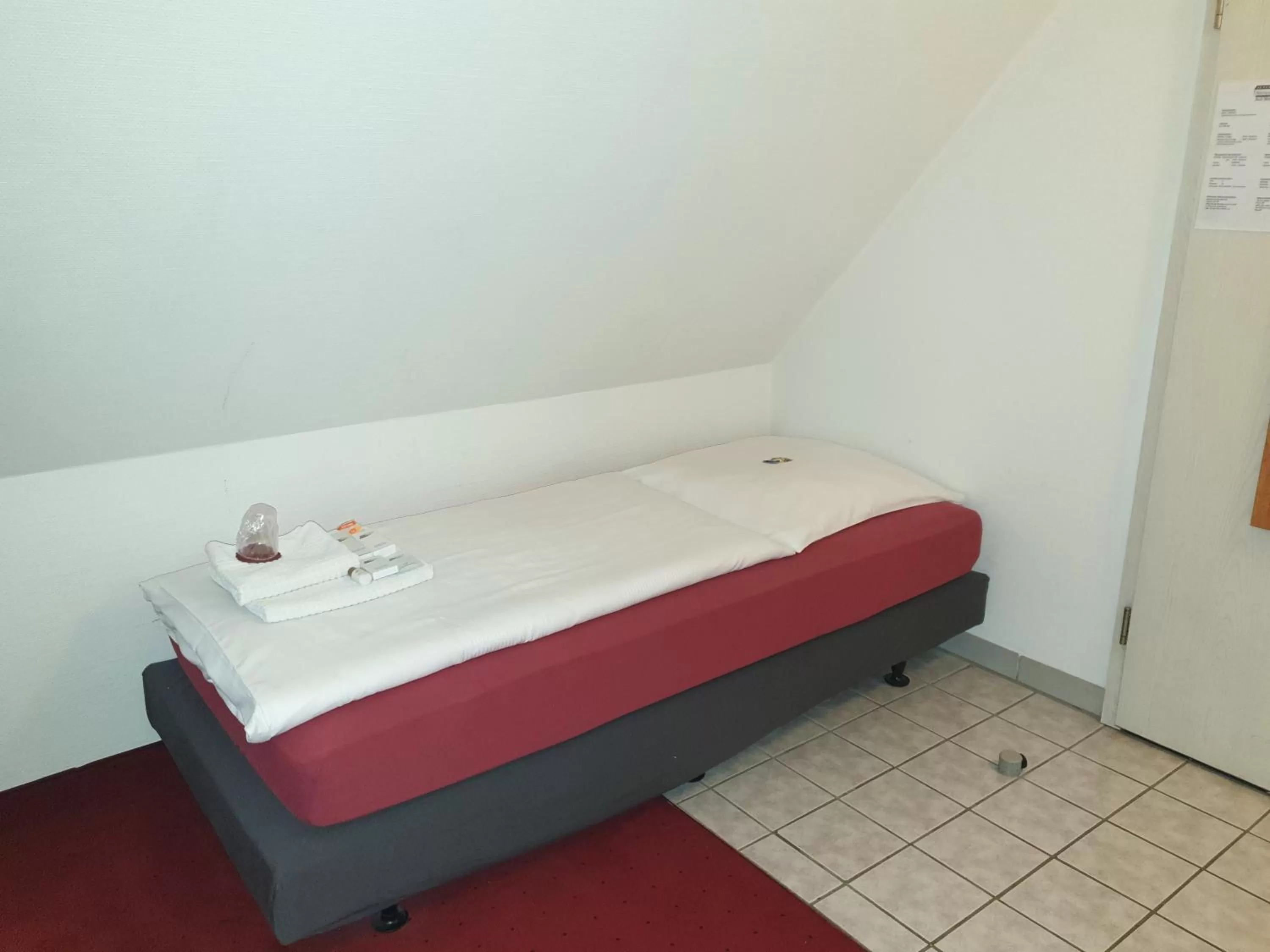 Bed in Hotel Neuwirtshaus