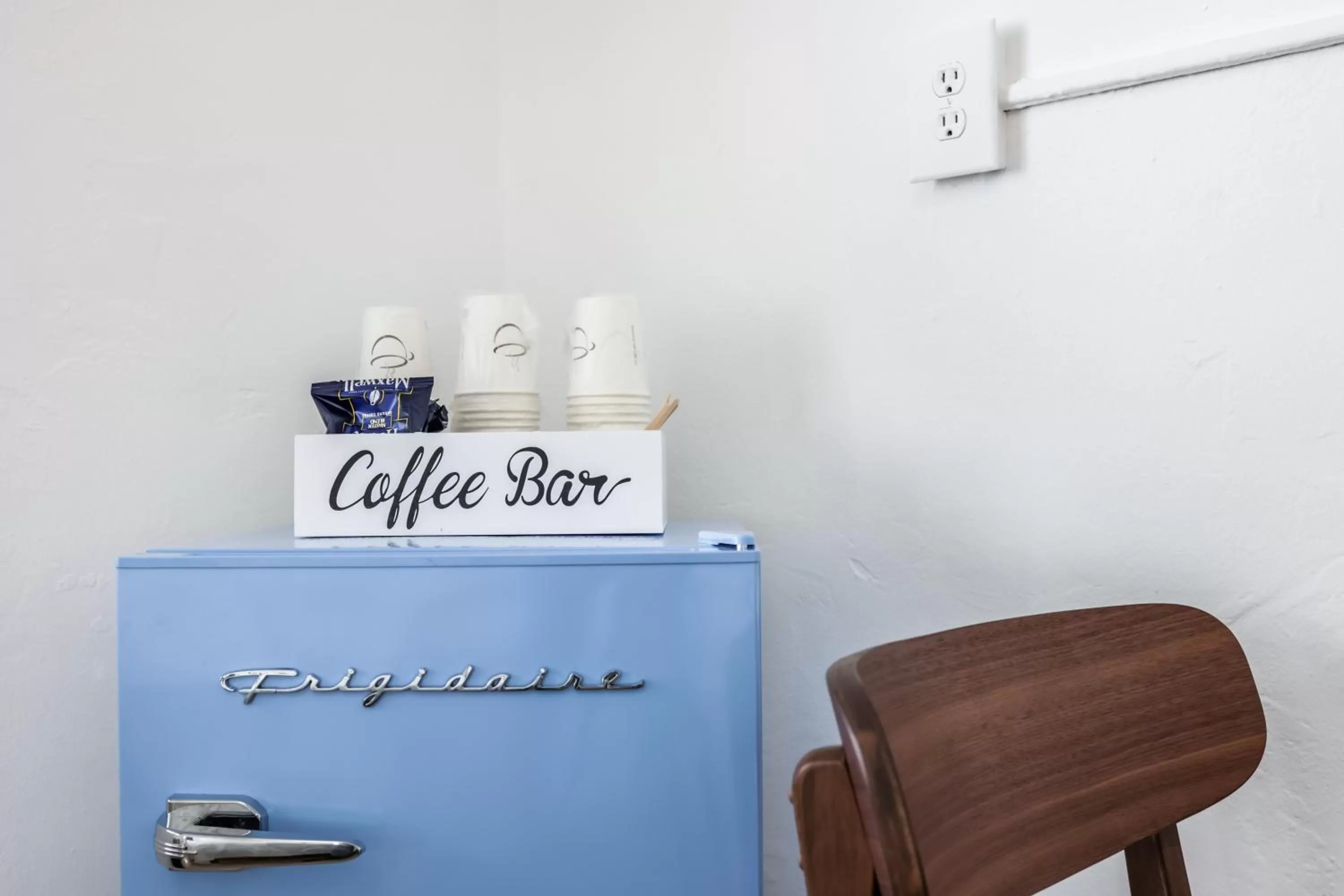 Text overlay in Starlite Hotel