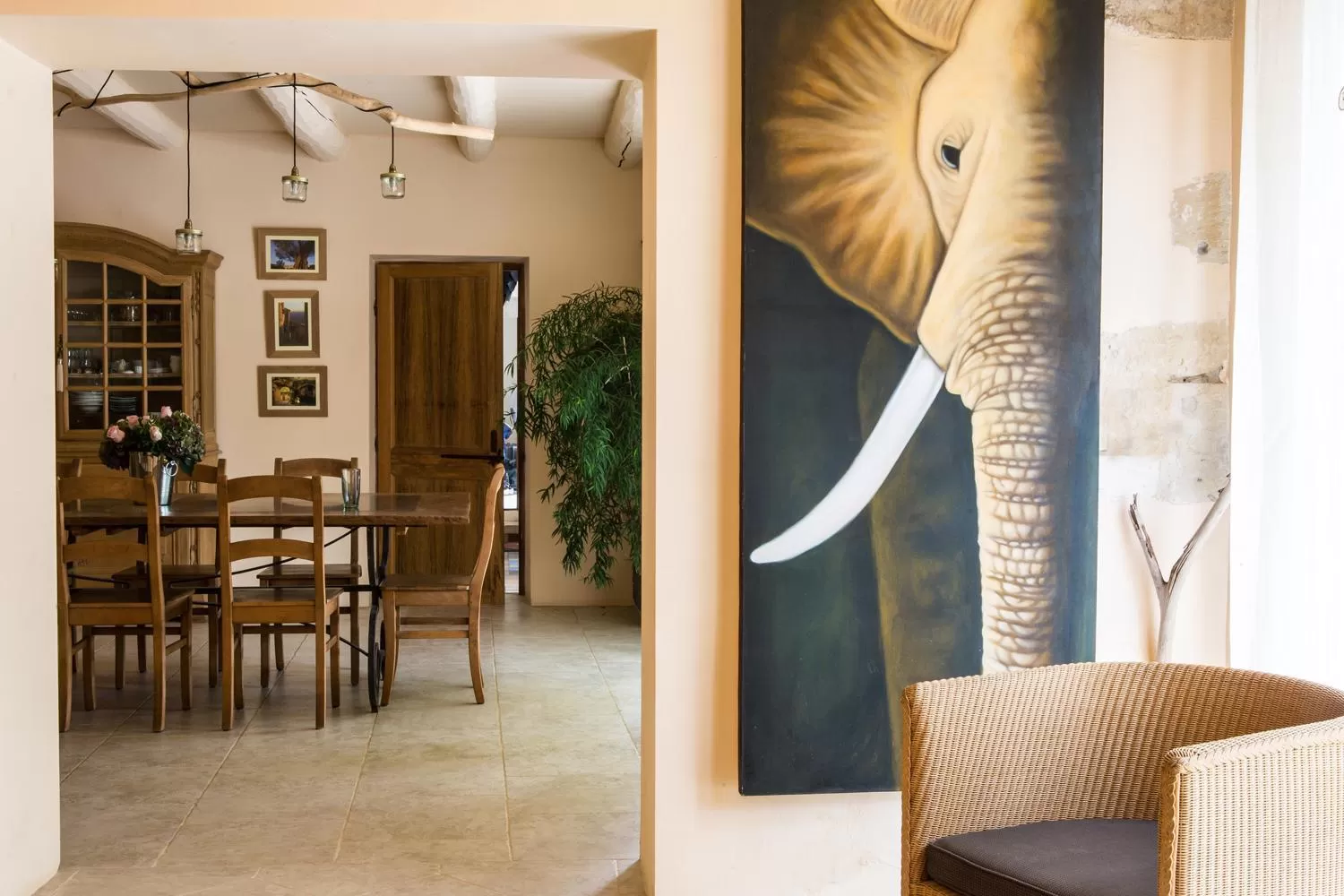 Dining area in Sous les Platanes B&B