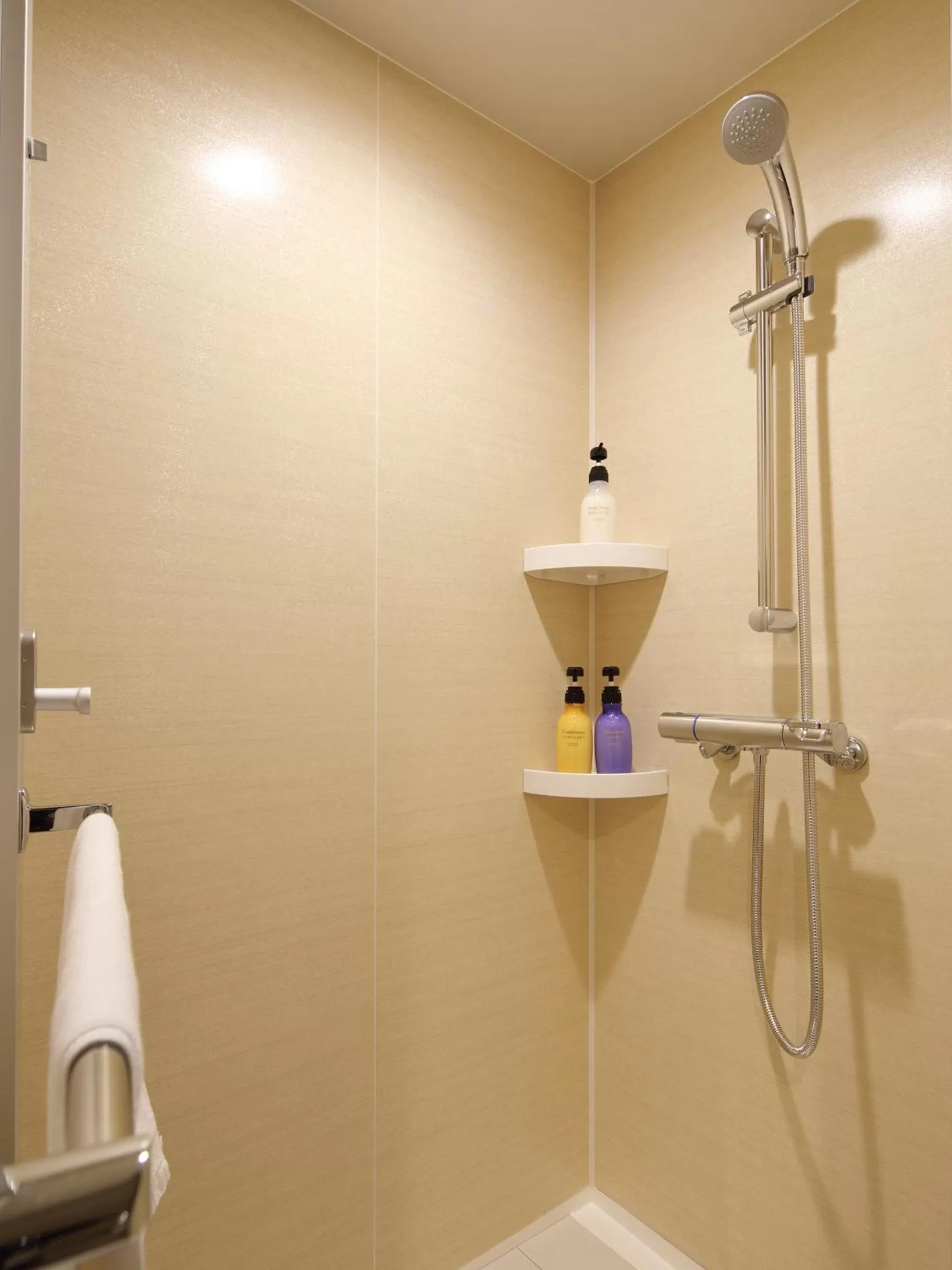 Bathroom in Red Roof Inn & Suites Osaka Namba Nipponbashi