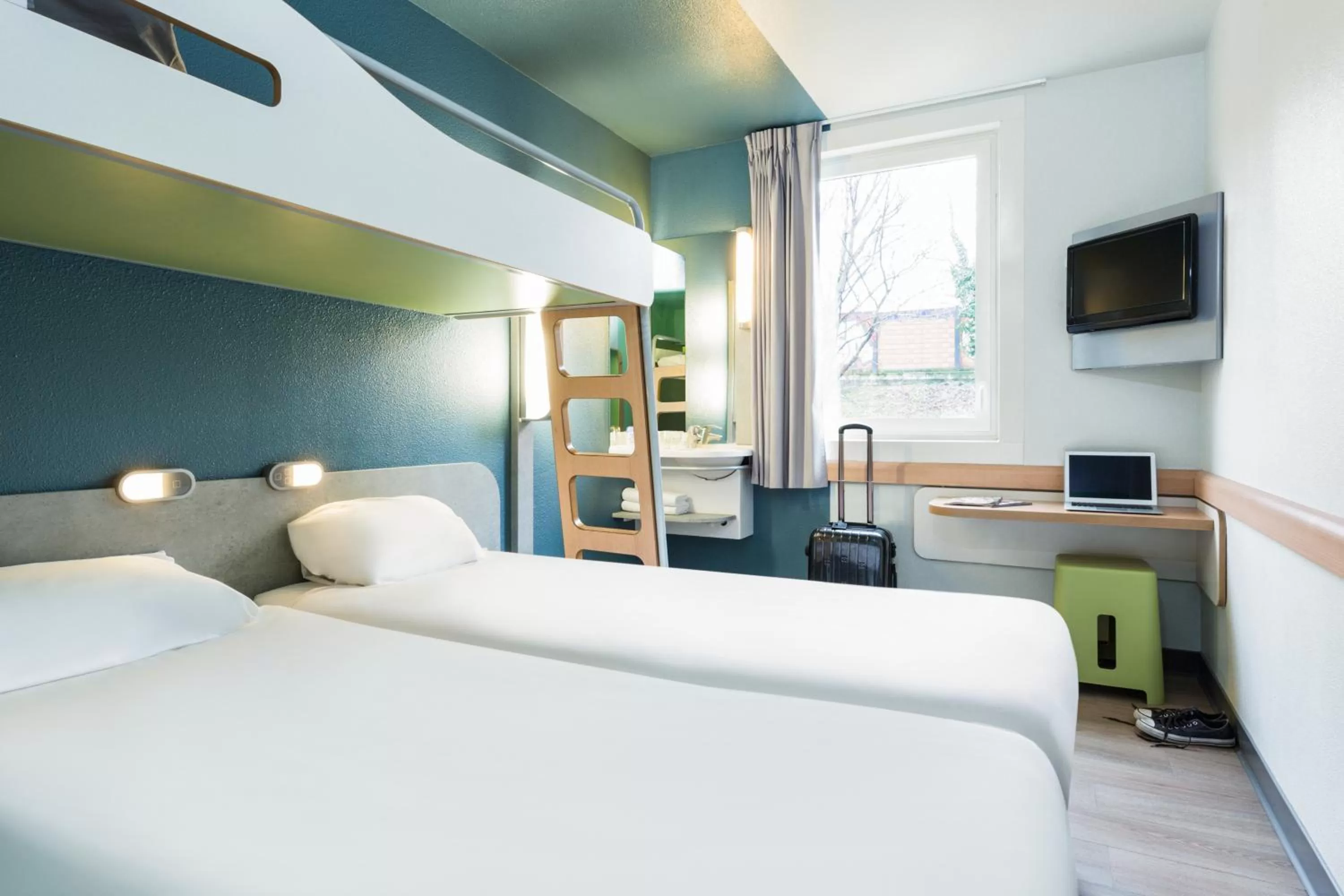 Bed in ibis budget Paris Porte De Montmartre