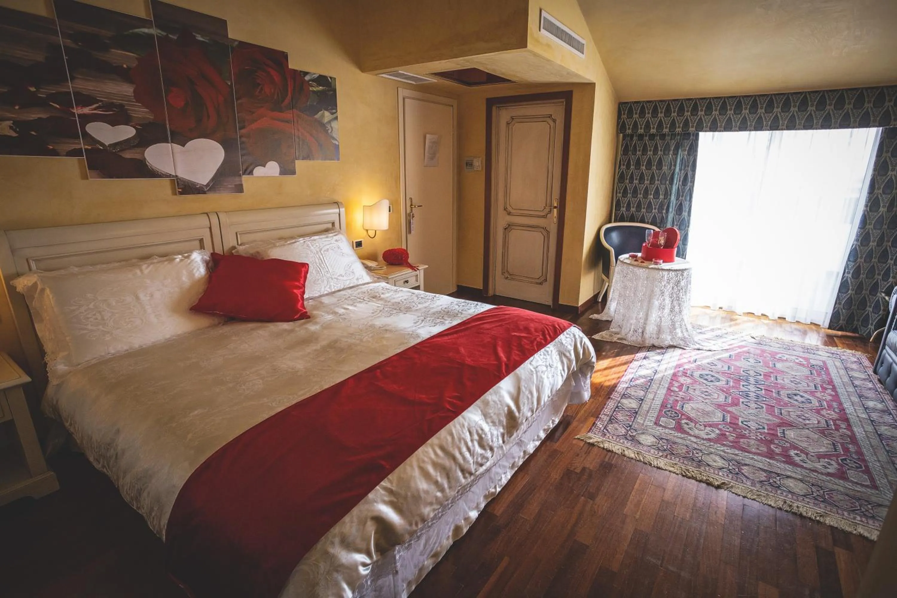 Bedroom, Bed in Hotel Posta