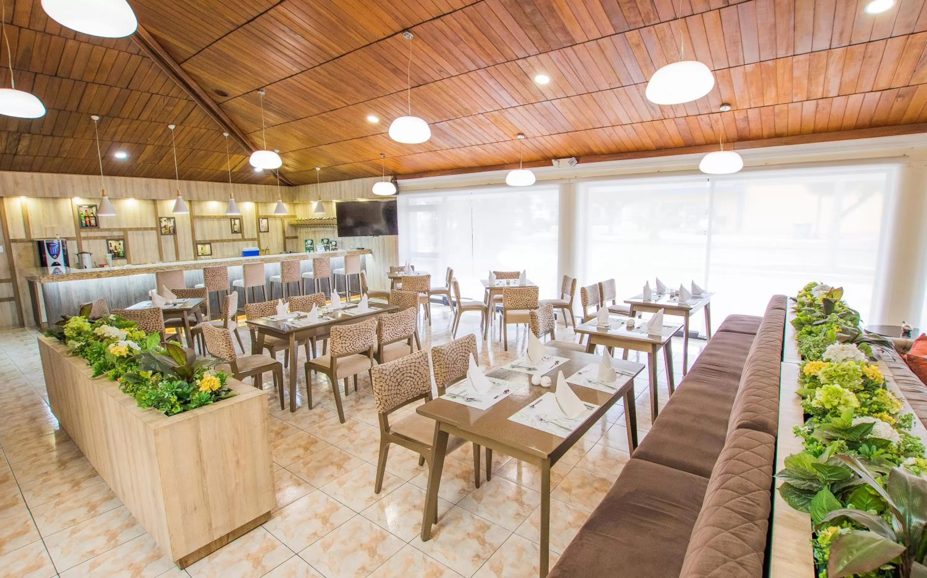 Restaurant/places to eat in Hotel Ajavi