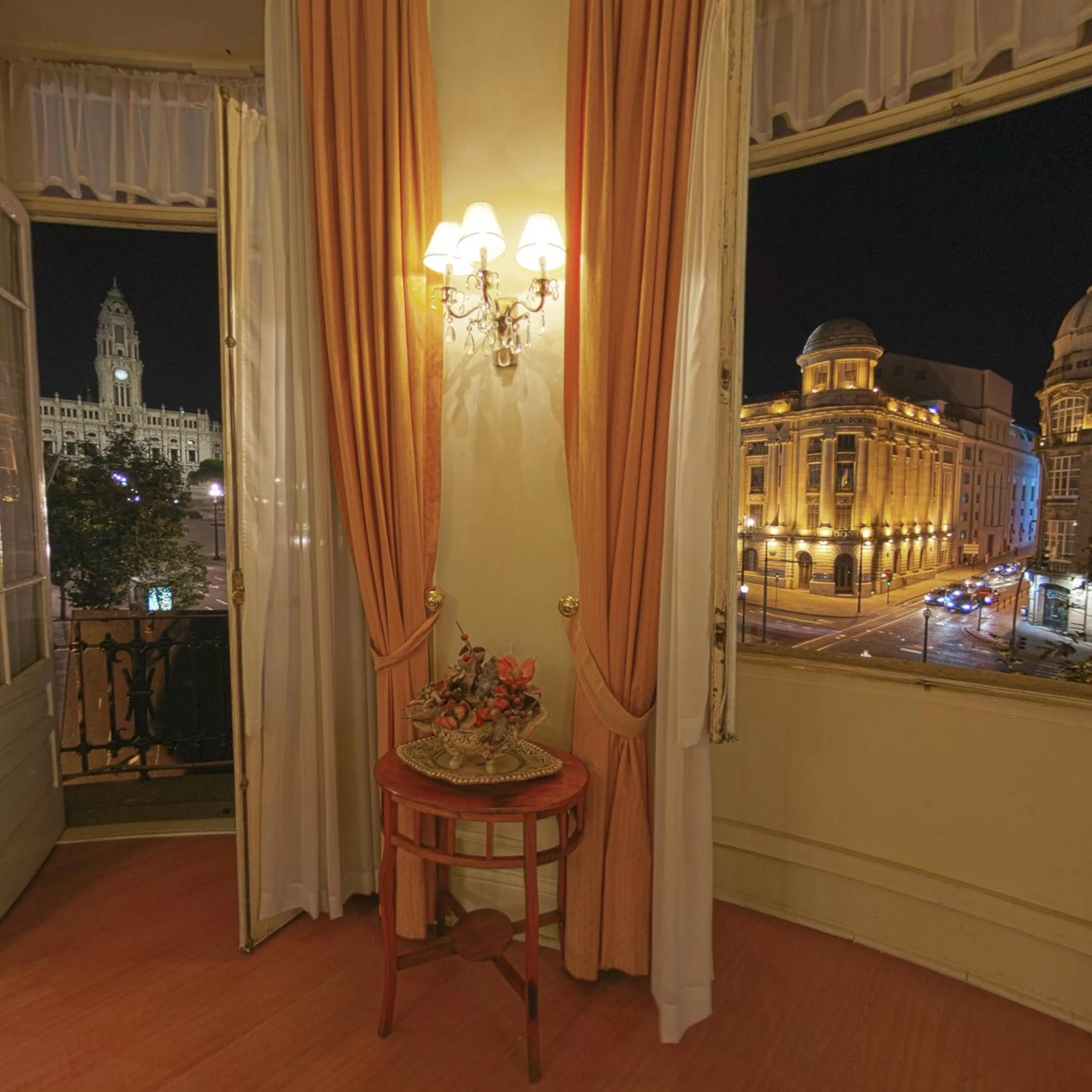 Communal lounge/ TV room in Hotel Aliados