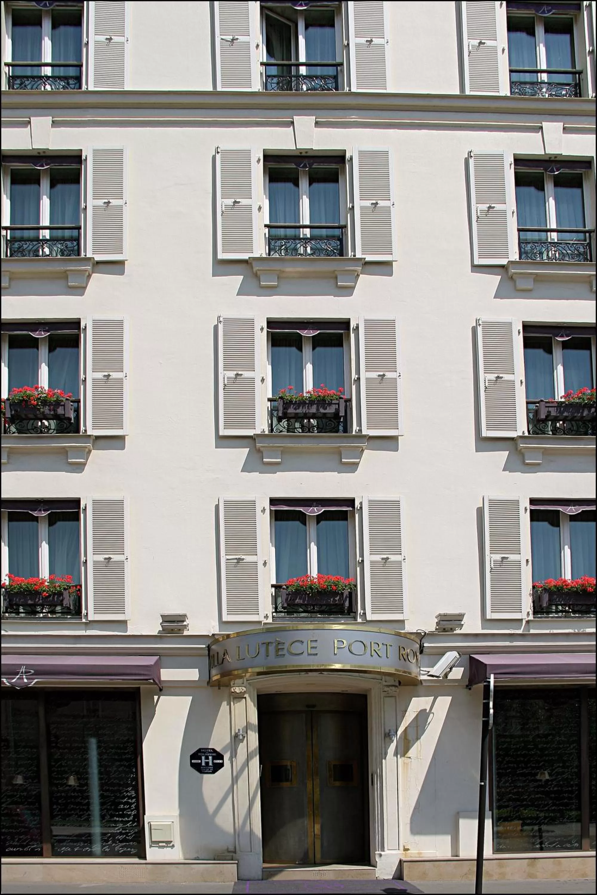 Facade/entrance in Villa Lutèce Port Royal