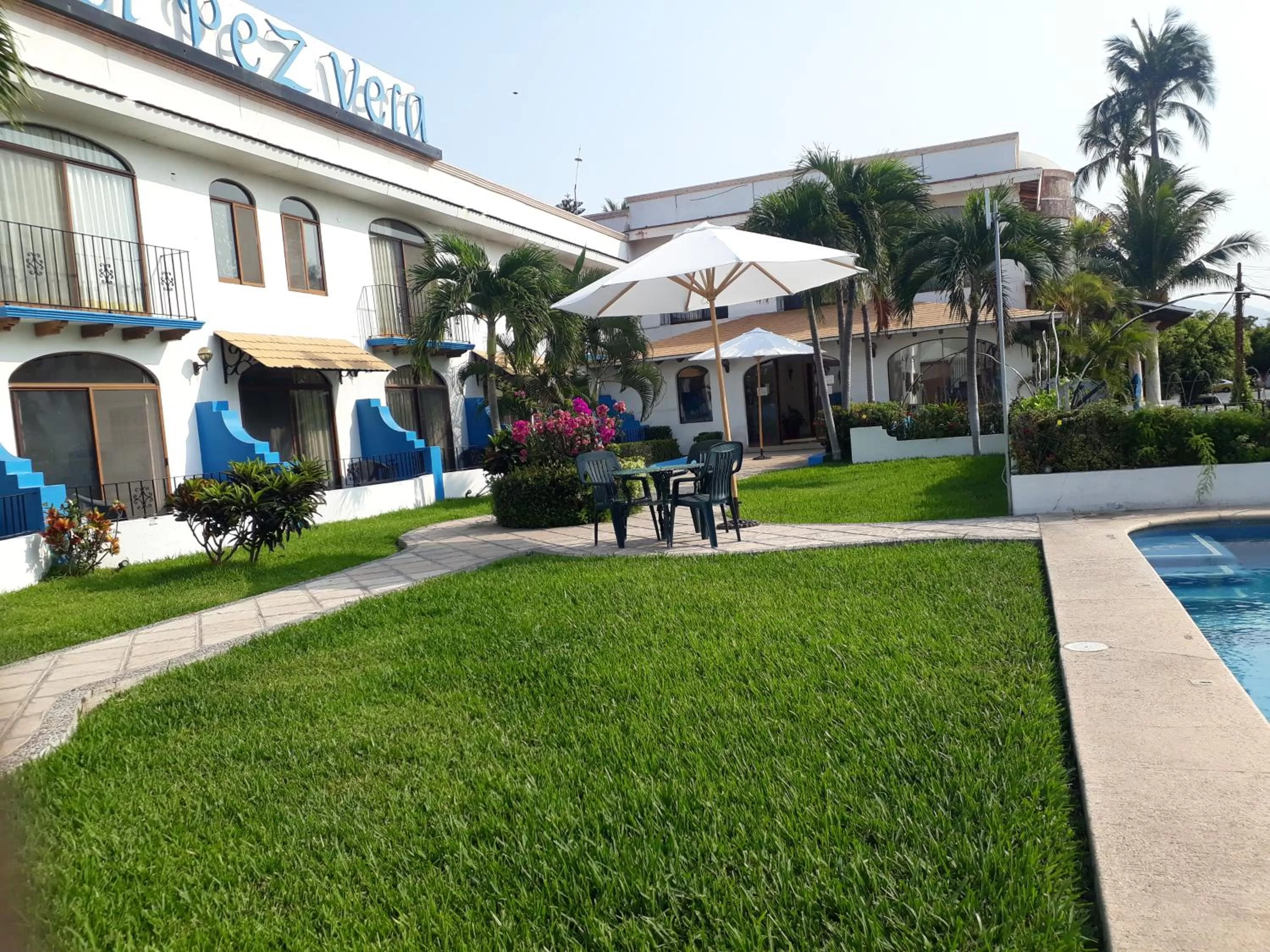 Swimming pool in Hotel Pez Vela