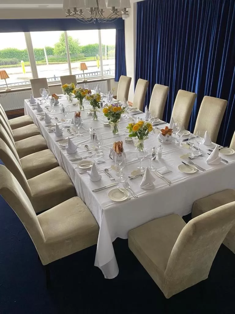 Restaurant/Places to Eat in Kingsway Hotel.