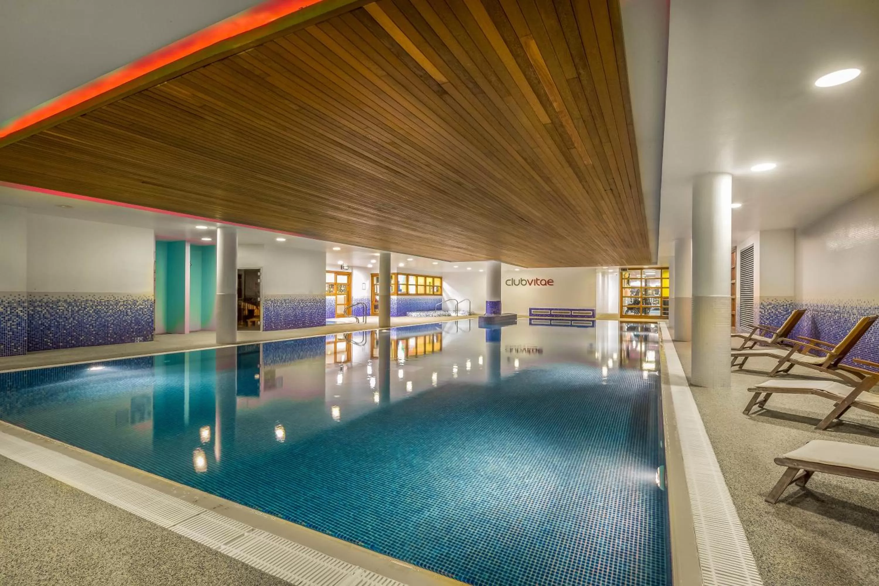 Swimming pool in Clayton Hotel Cardiff Lane