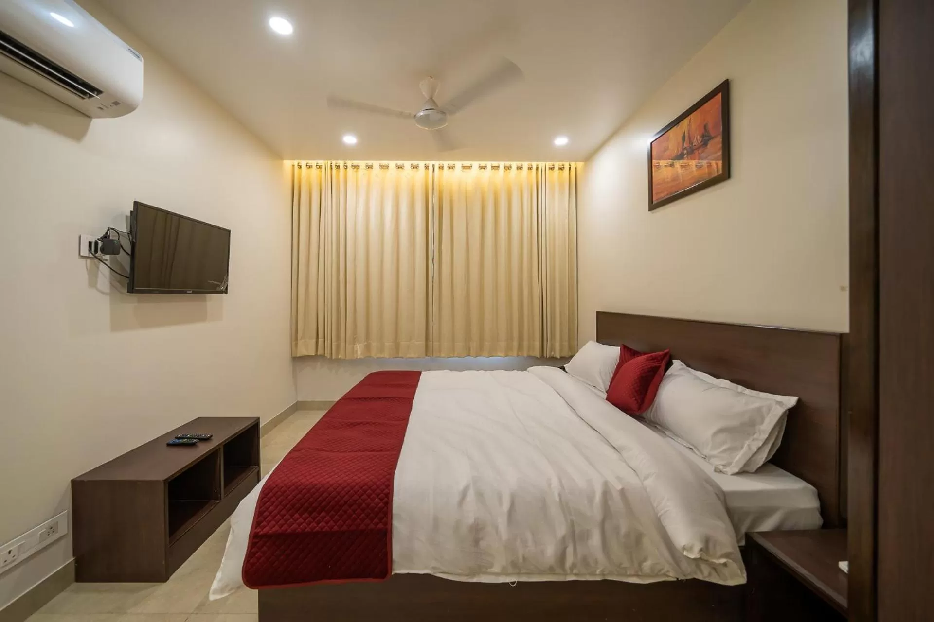 TV and multimedia, Bed in Sheerha Royal Residency-Near Jaipur Airport