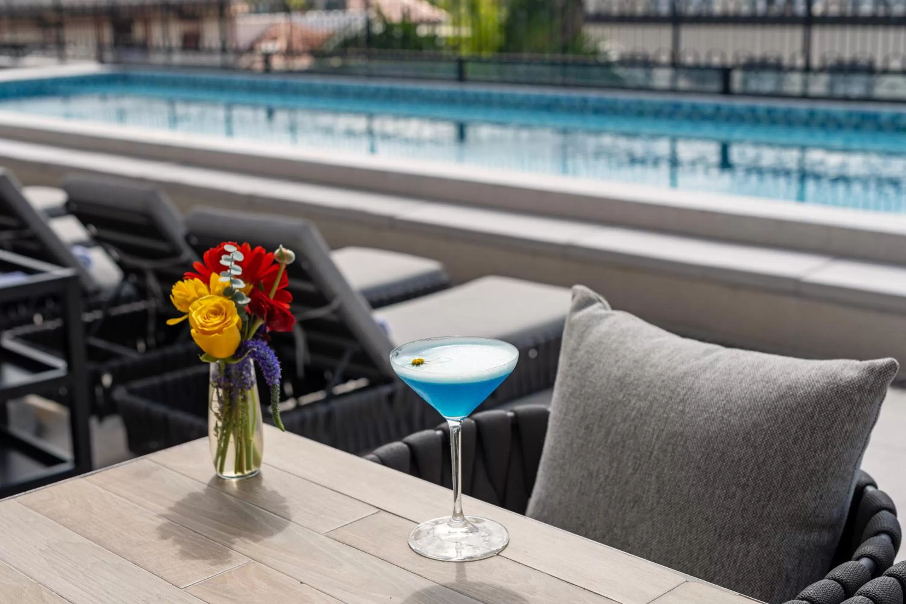 Swimming pool in Hotel La Compañía Casco Antiguo