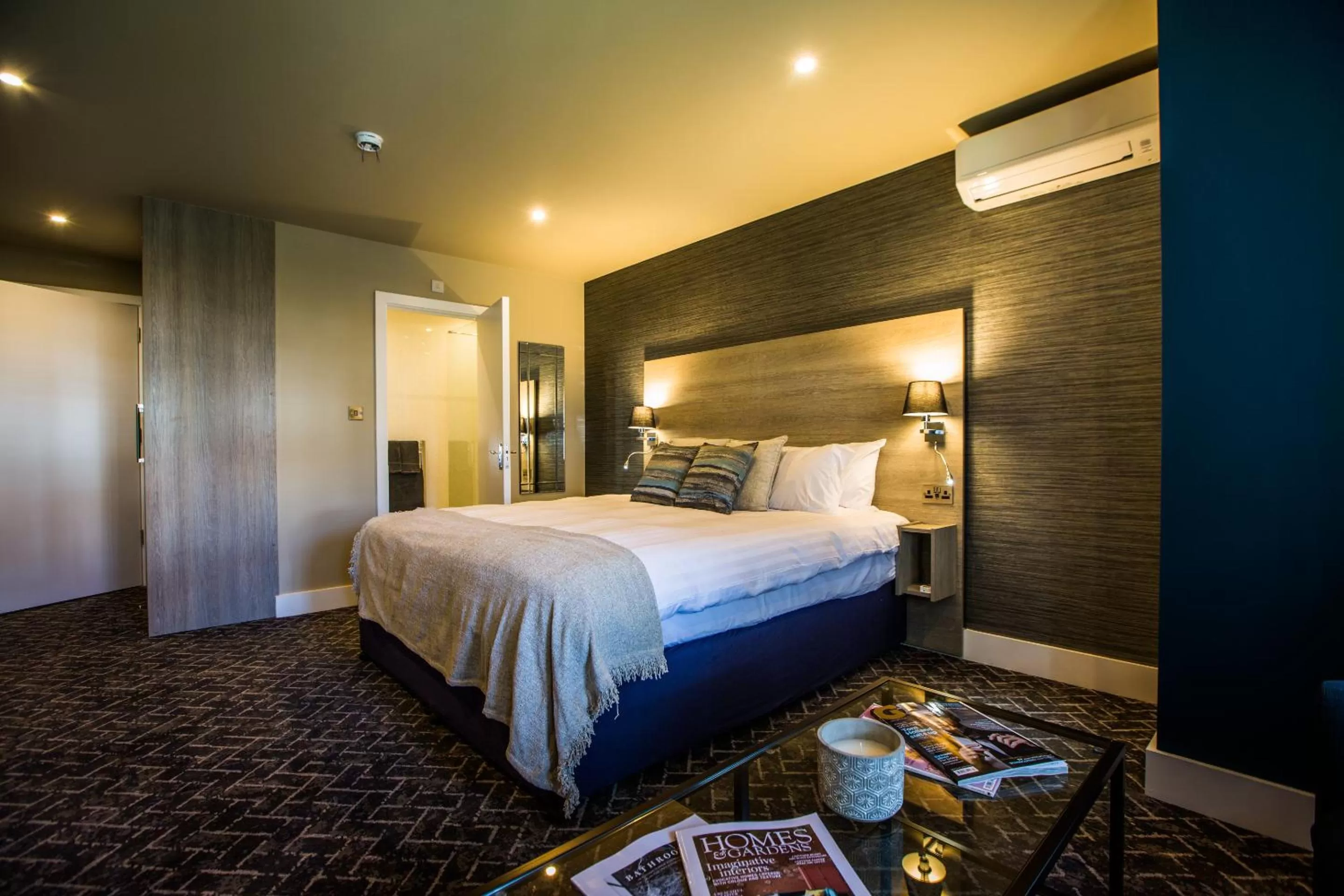 Deluxe Double Room in No5 Durley Road - Contemporary rooms and suites - no food available