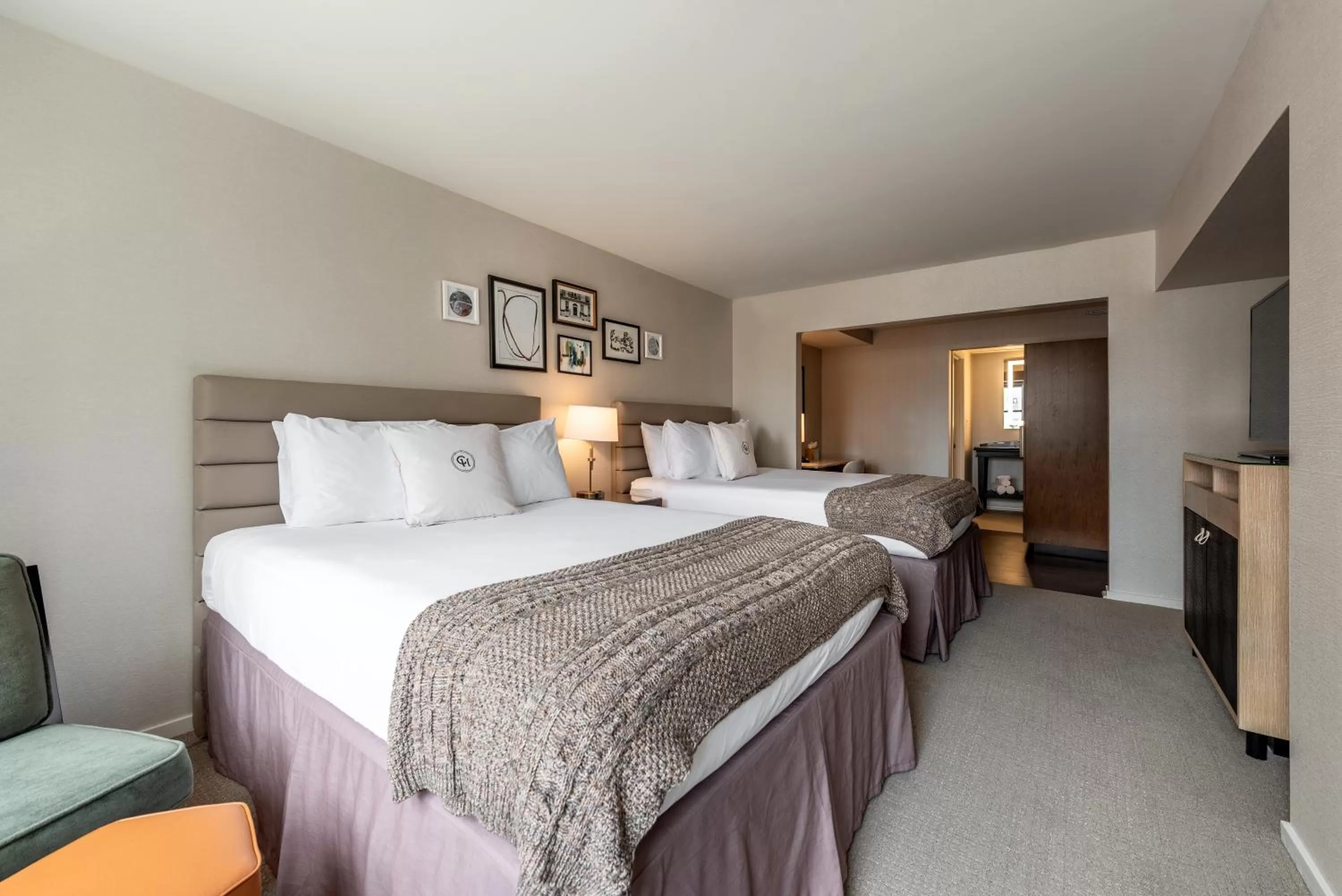 Photo of the whole room, Bed in Claridge House Chicago, Tapestry Collection by Hilton