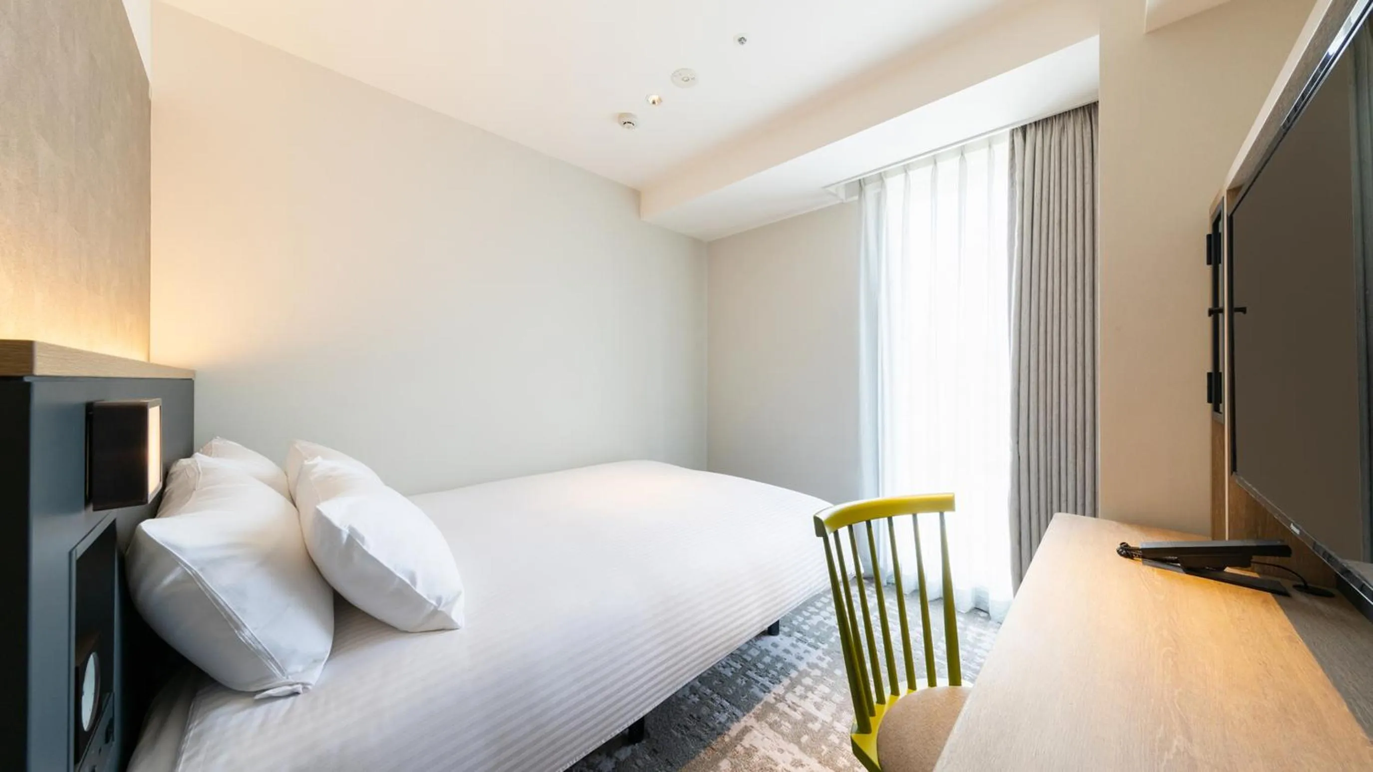 Bed in JR-East Hotel Mets Yokohama