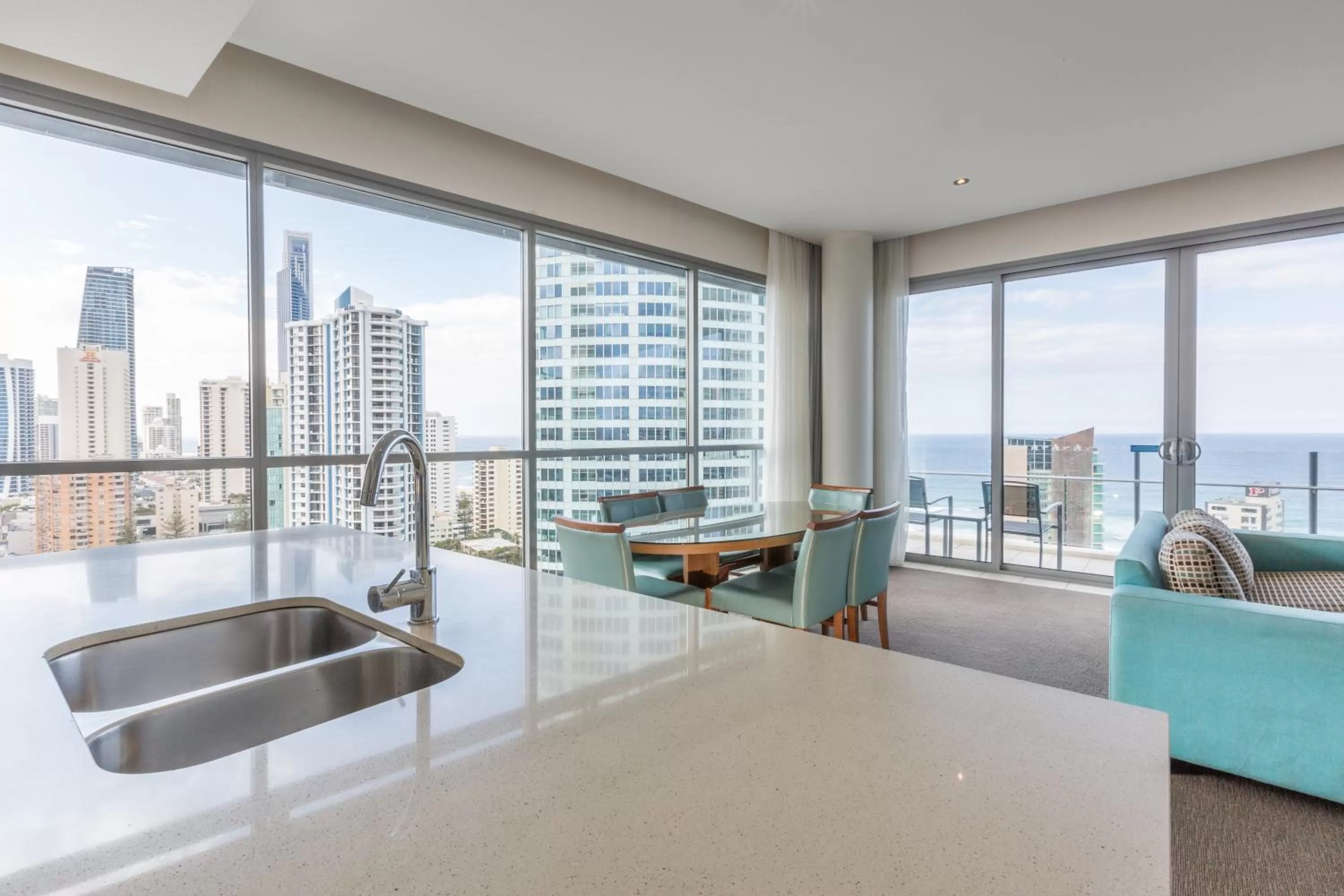 Kitchen or kitchenette in Wyndham Resort Surfers Paradise