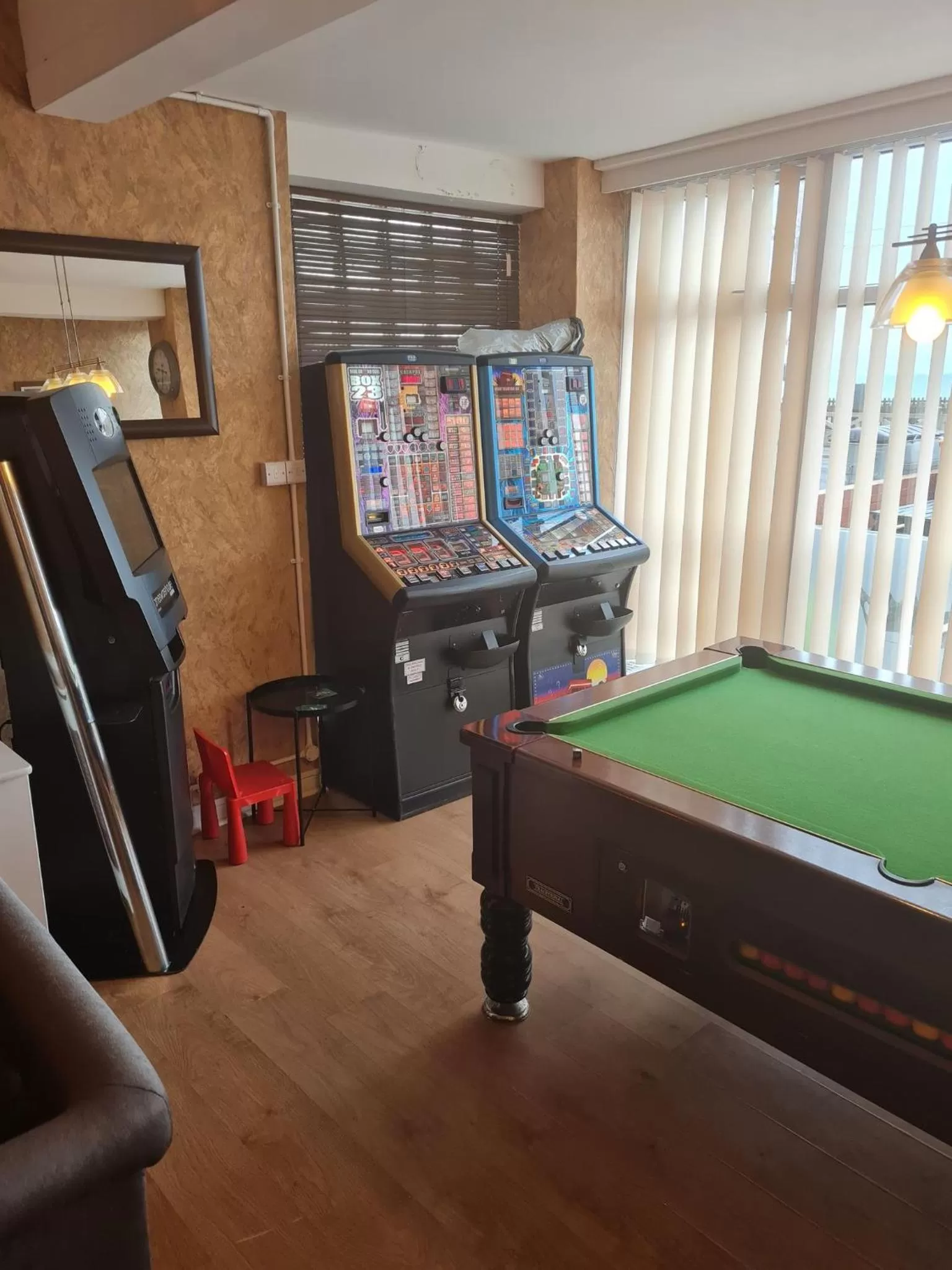 Game Room in Queens Plaza Hotel