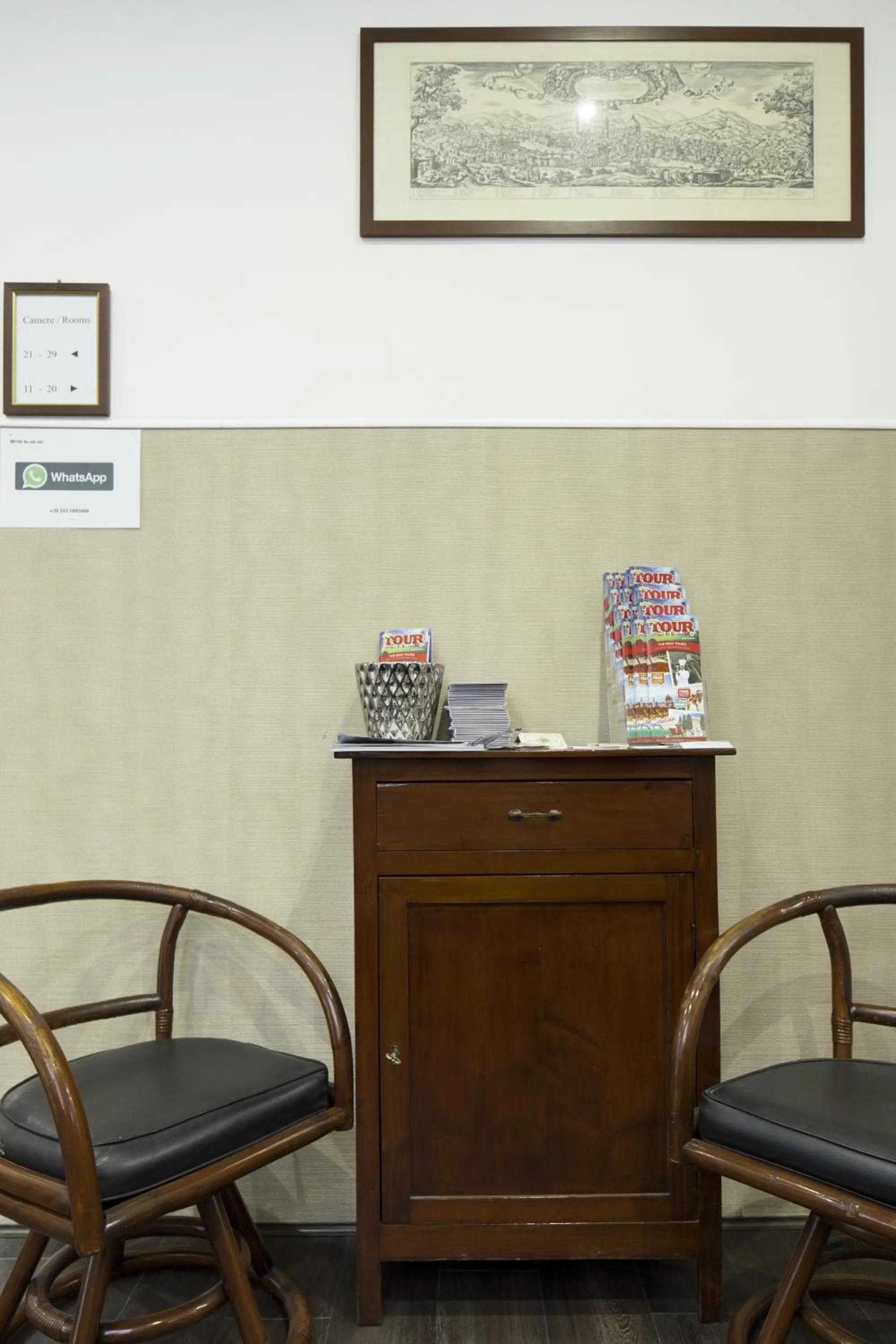 Decorative detail in Loggia Fiorentina