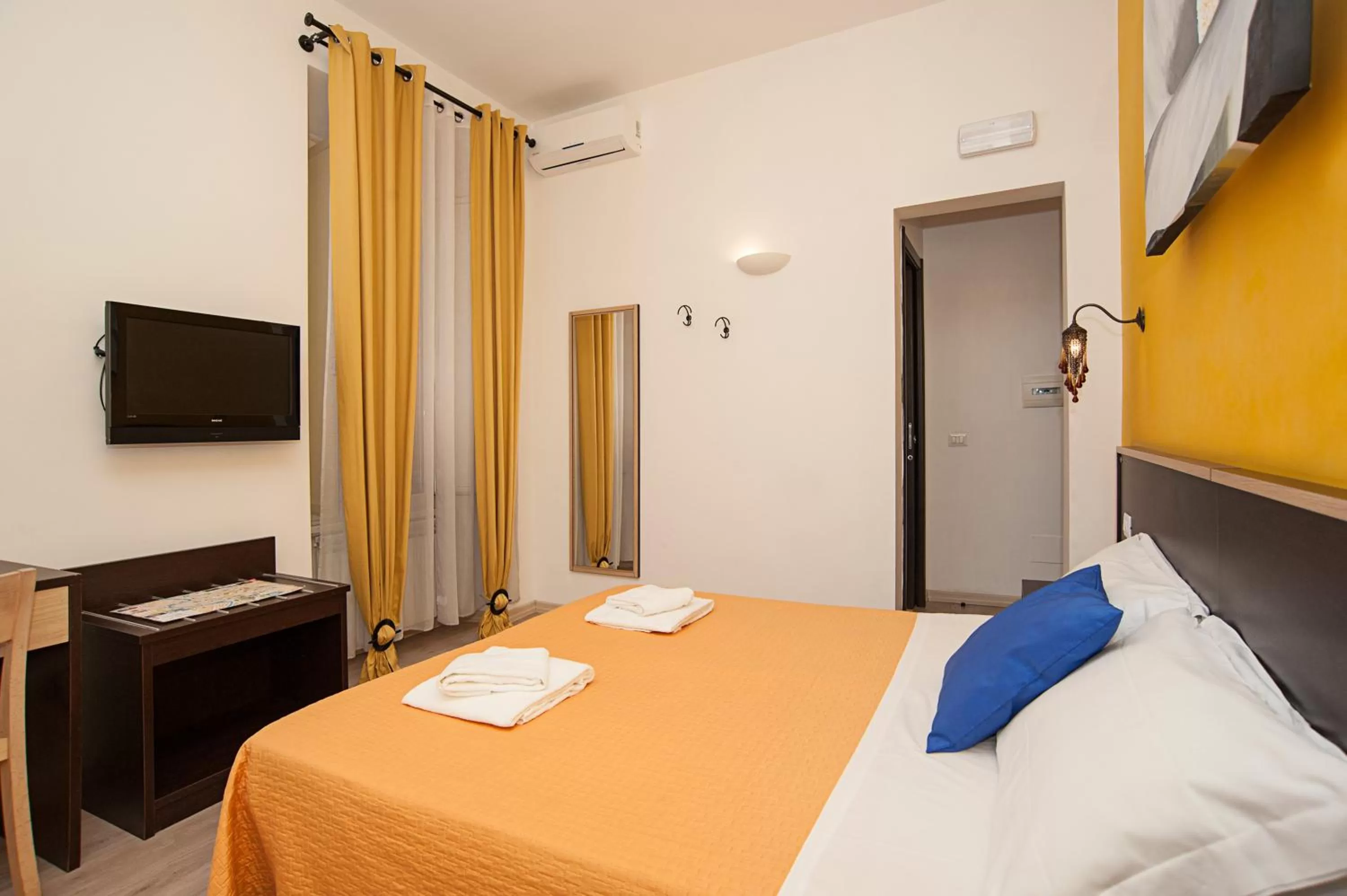 Double or Twin Room in Flowerome