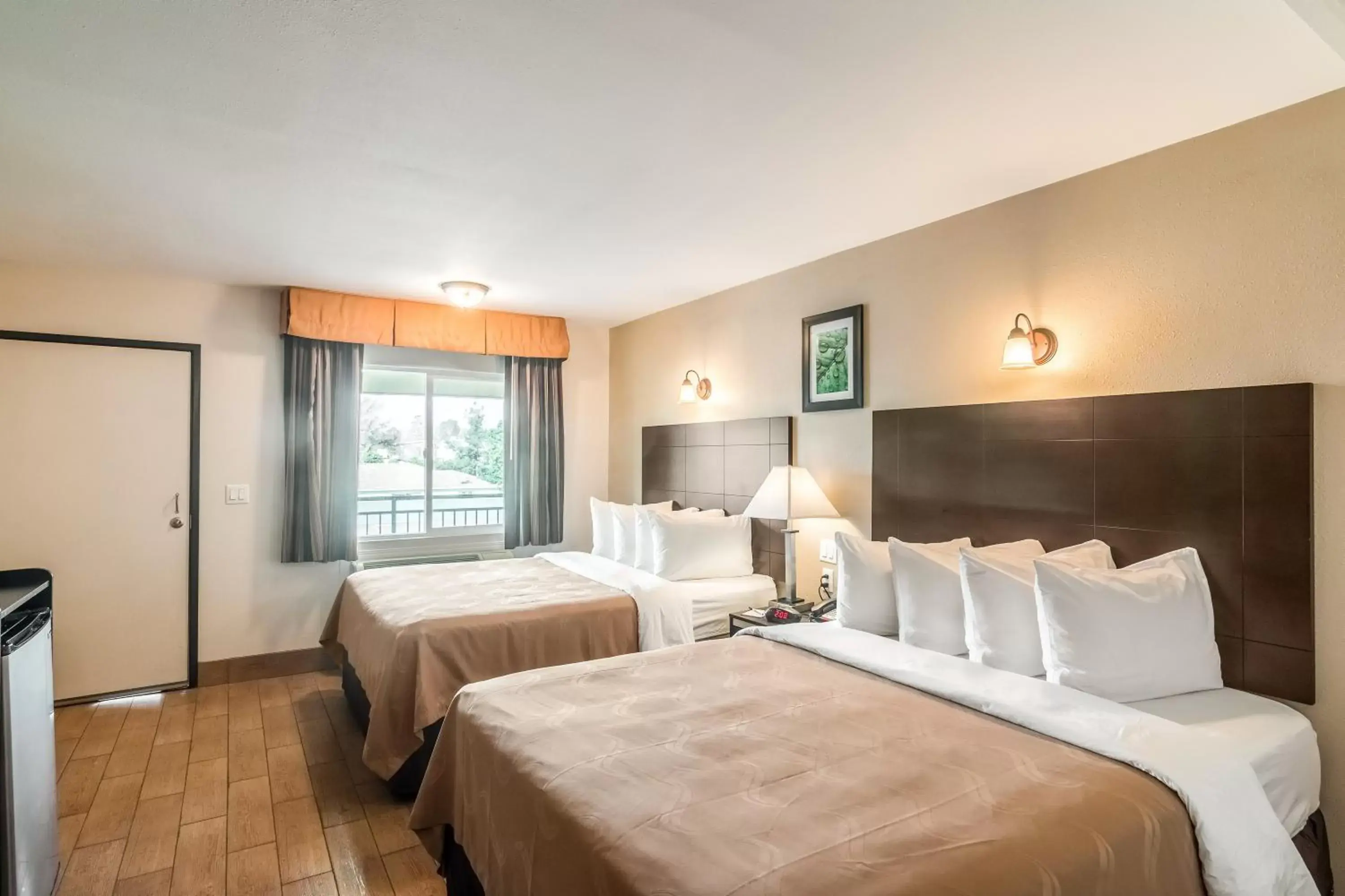 Standard Queen Room with Two Queen Beds and Balcony - Non-Smoking in Quality Inn & Suites near Downtown Bakersfield Standard Queen Room with Two Queen Beds and Balcony - Non-Smoking in Quality Inn & Suites near Downtown Bakersfield