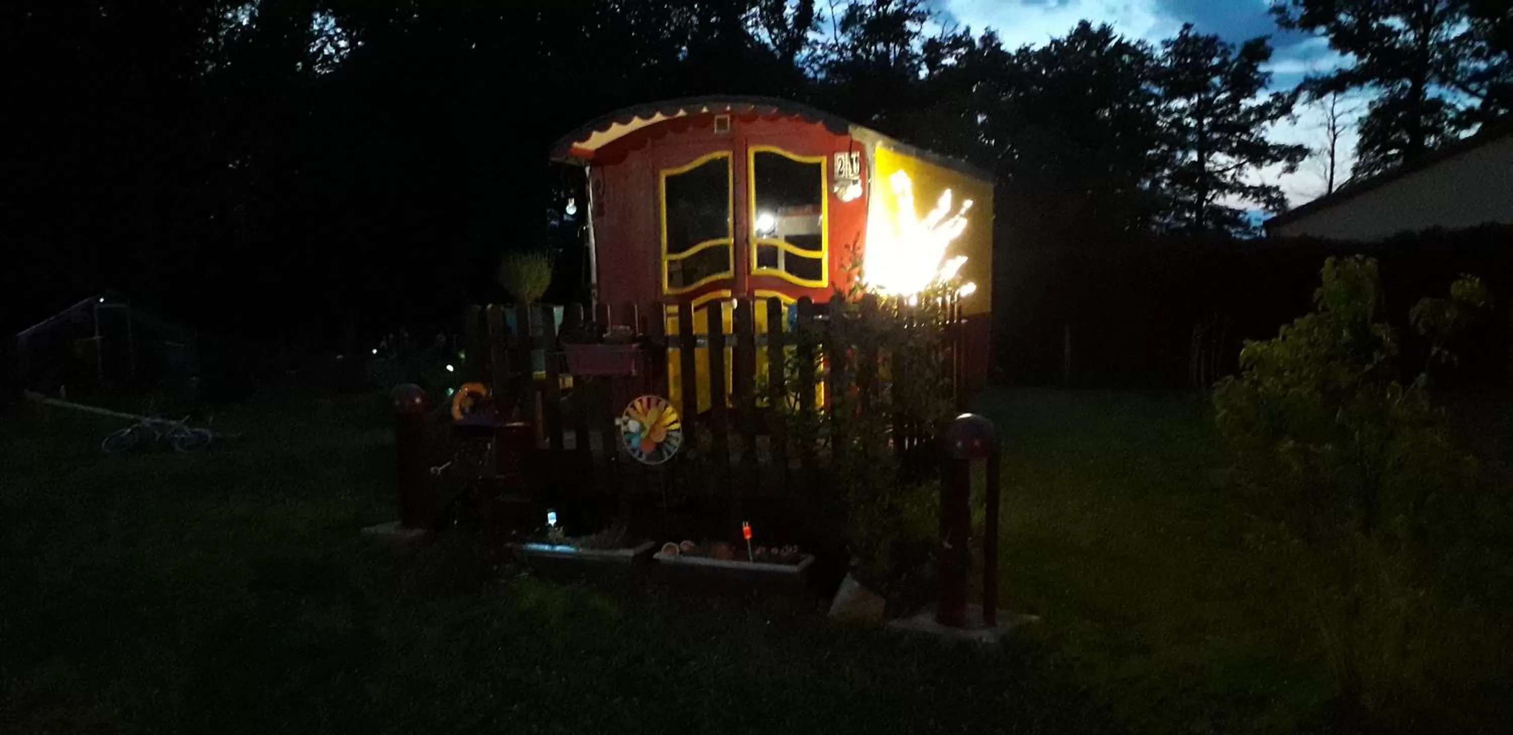 Property Building in La roulotte des Trois Arbres