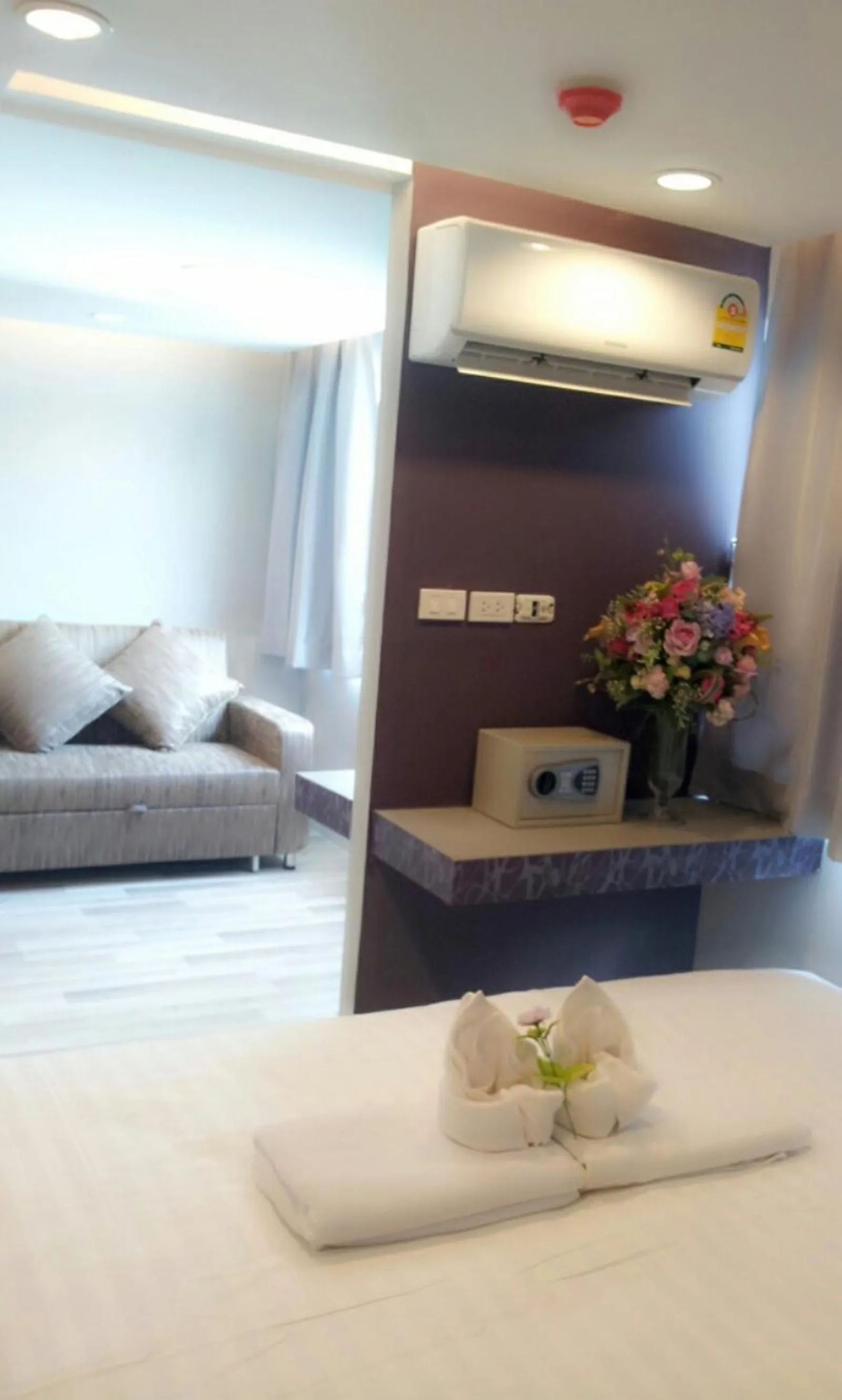 Decorative detail, Bed in Nantra Ploenchit hotel