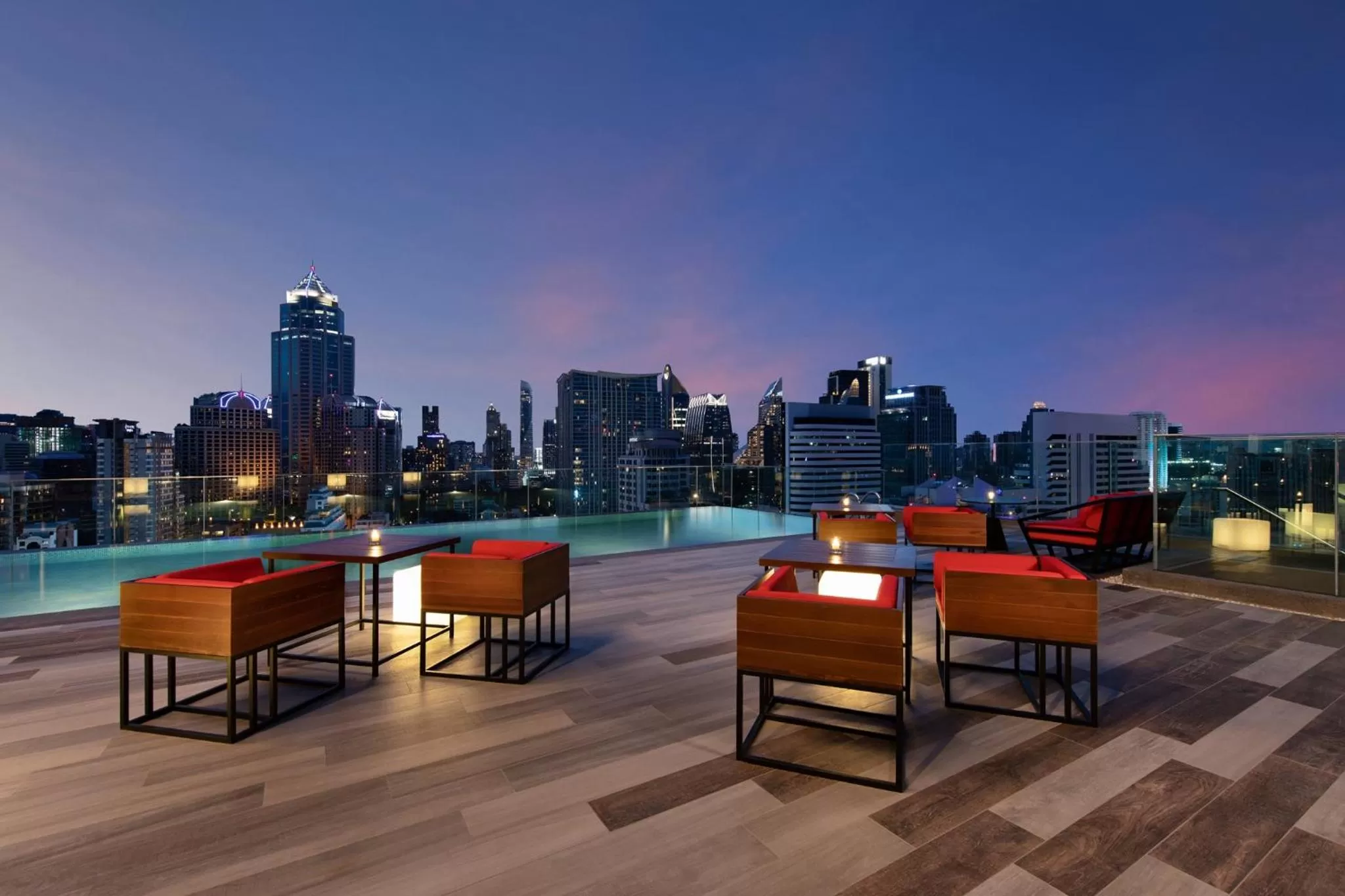 Lounge or bar in Novotel Bangkok Sukhumvit 4