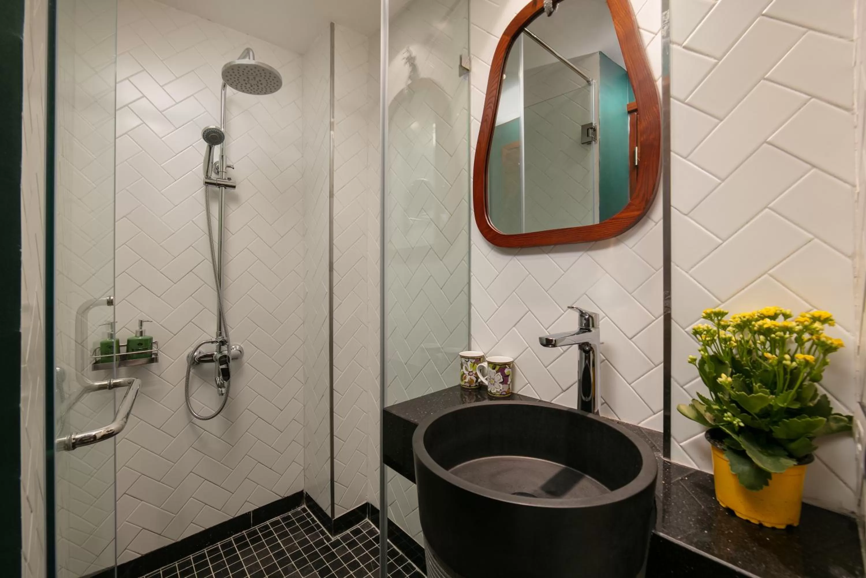 Shower in Hanoi La Selva Central Hotel & Spa