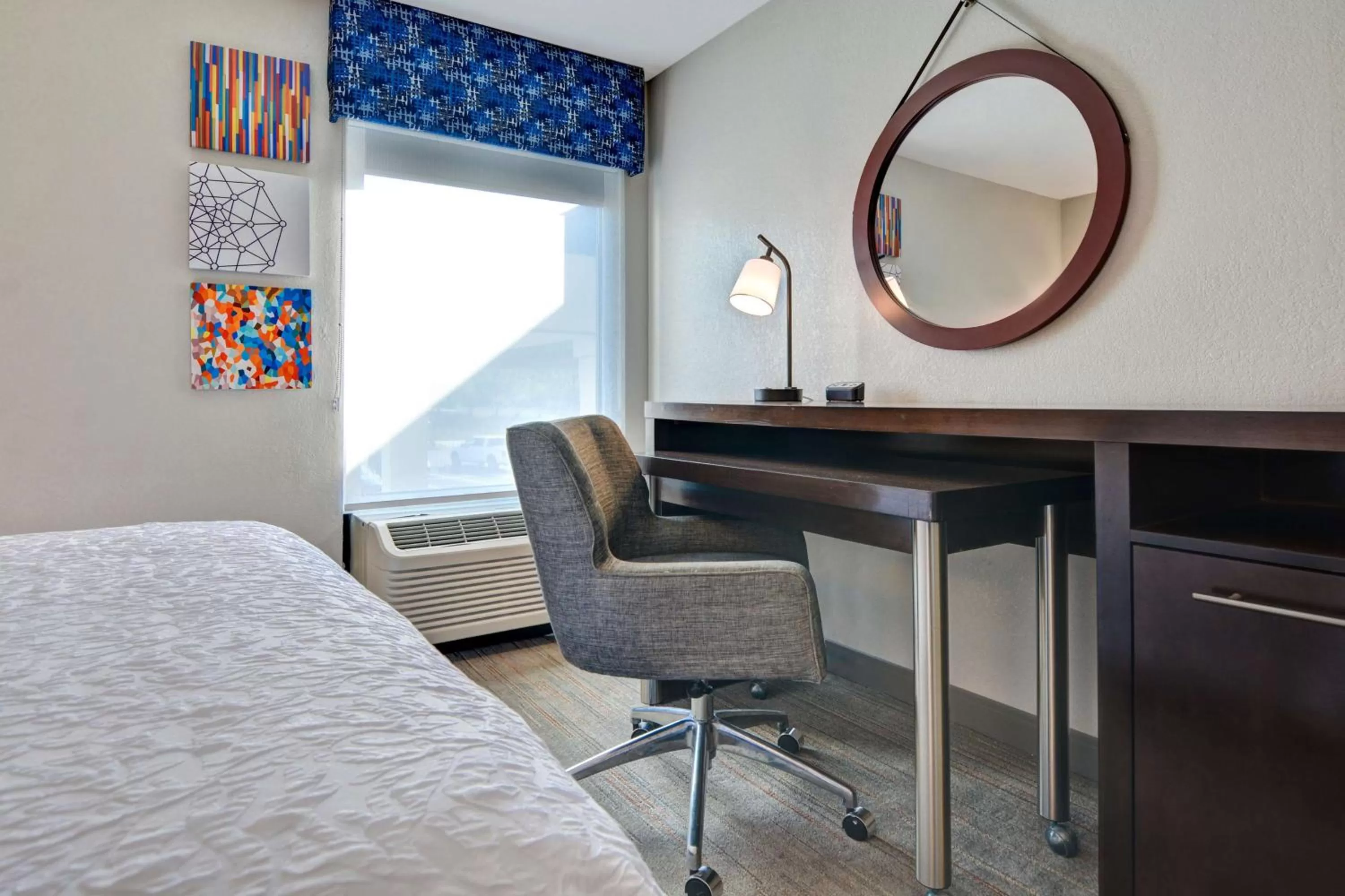 Bedroom, Bed in Hampton Inn Anderson