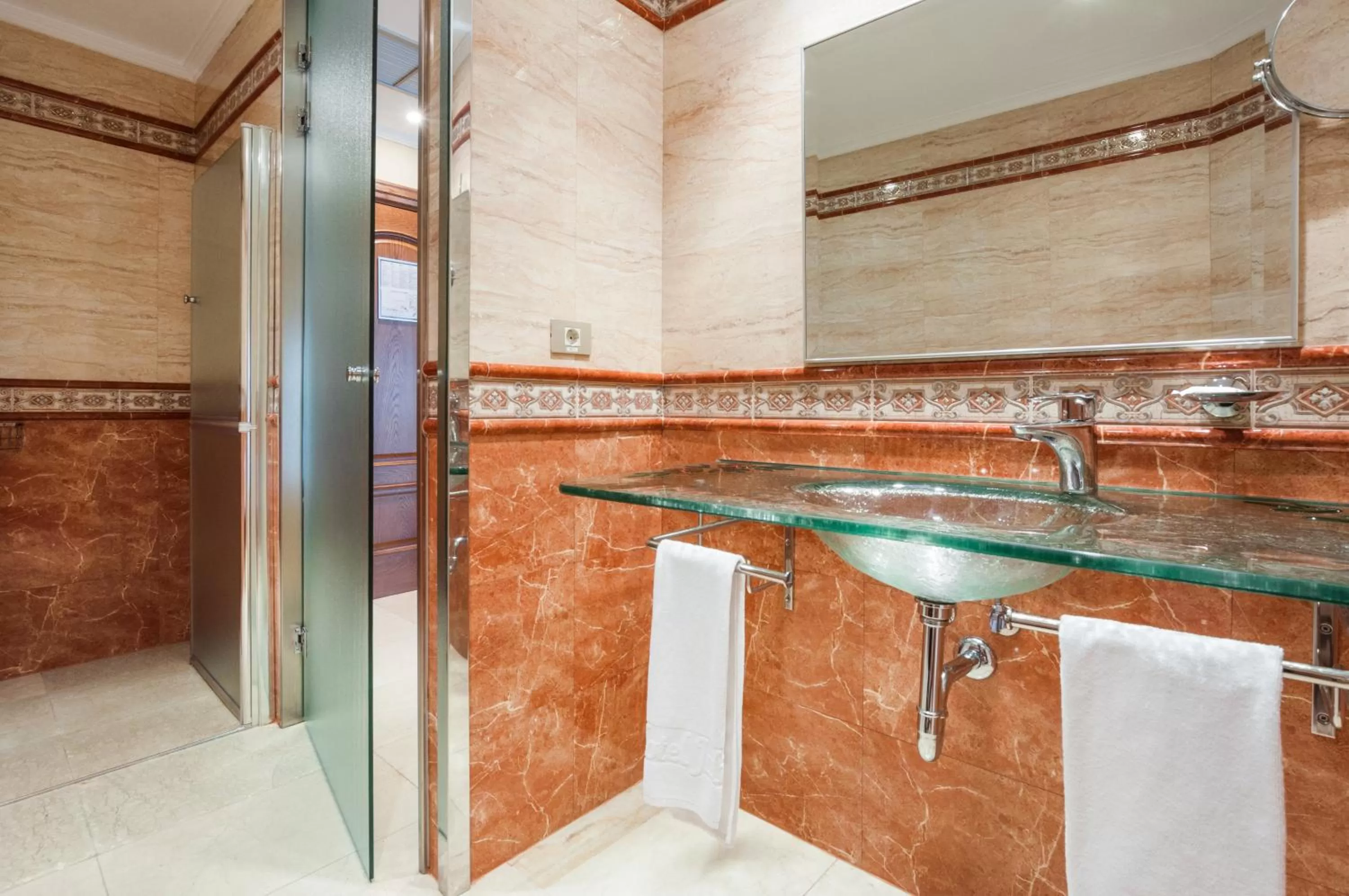 Bathroom in Hotel Julia