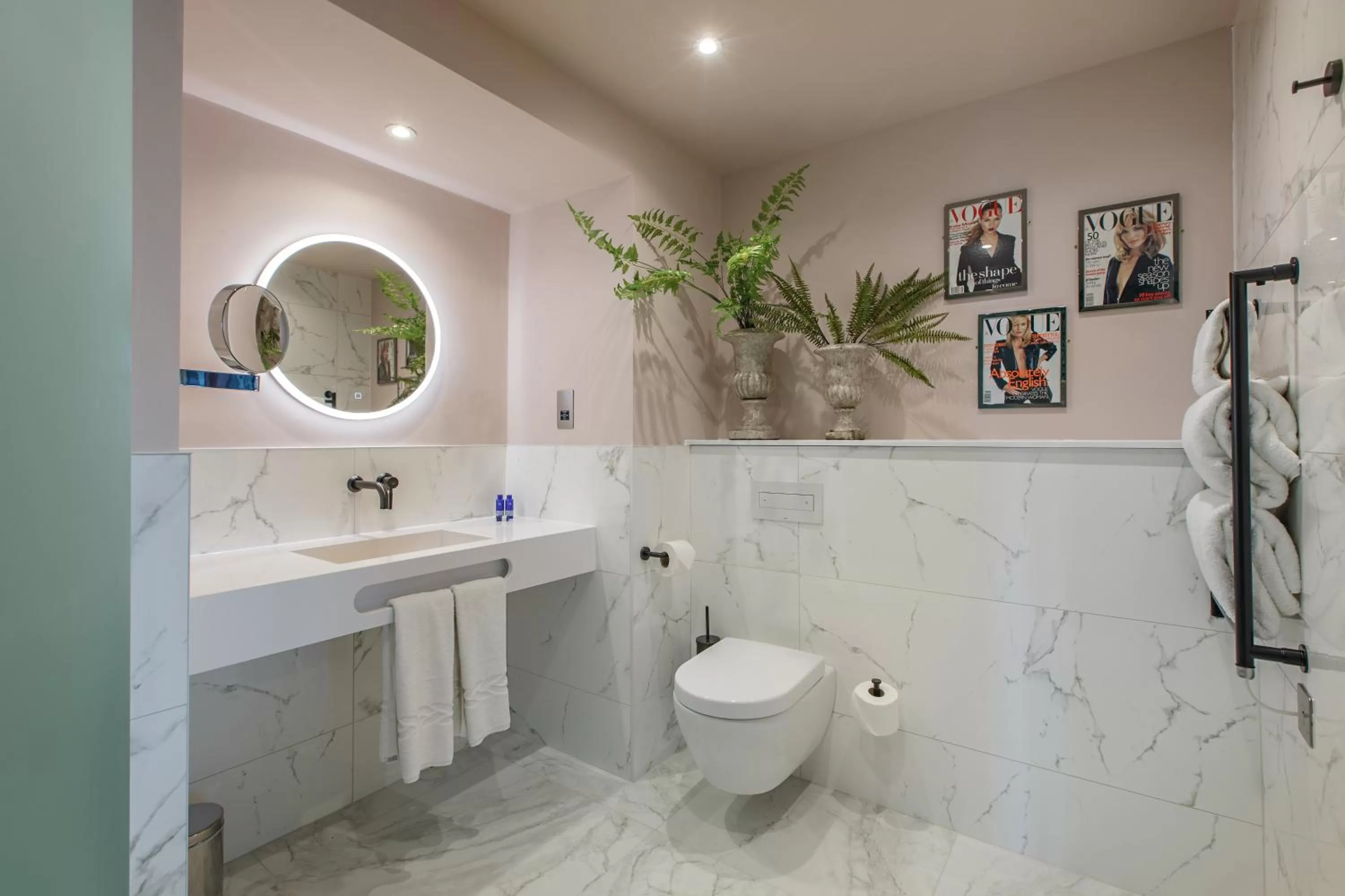 Bathroom in Waterfront Southport Hotel