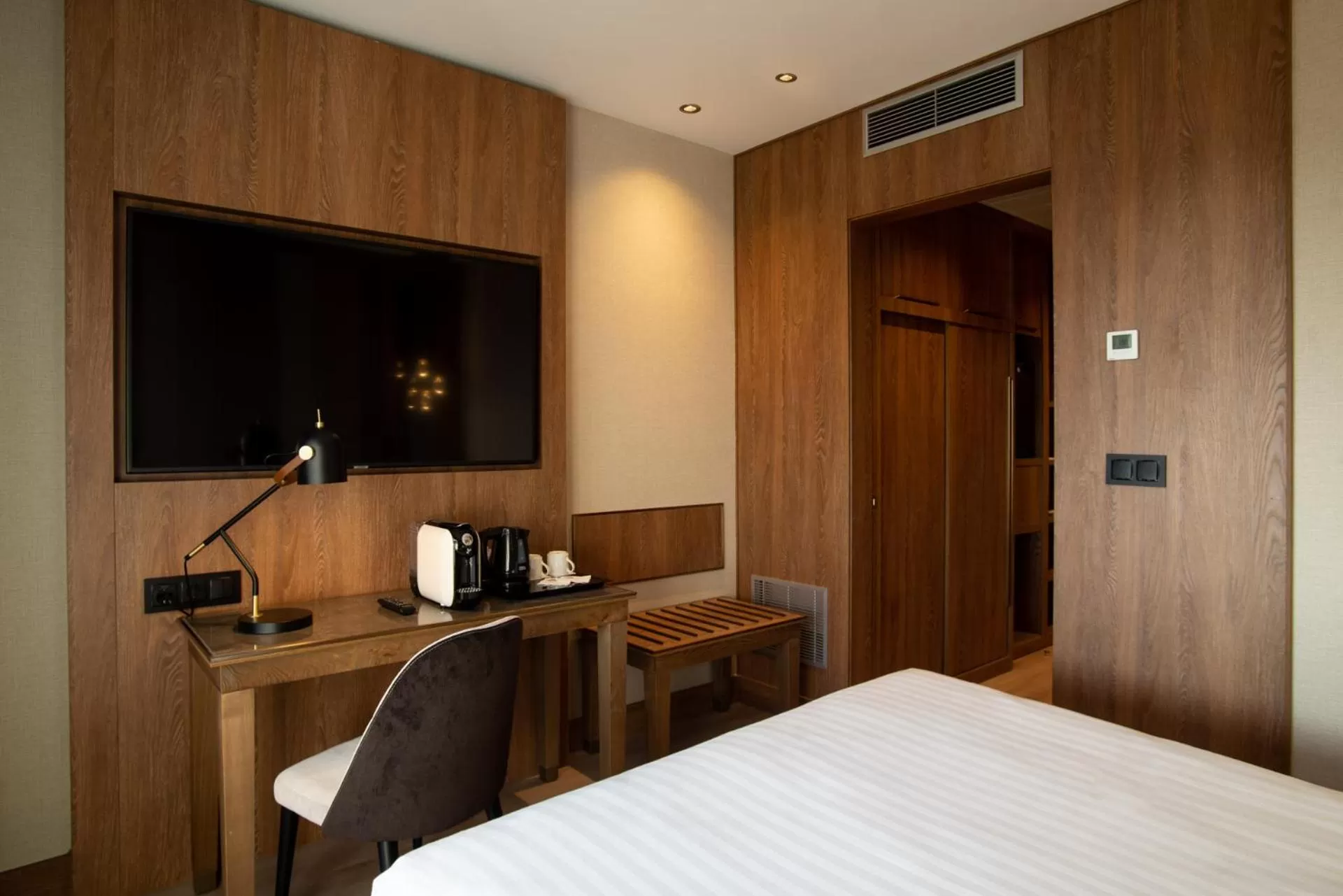 TV and multimedia, Bed in Hotel Granada Center