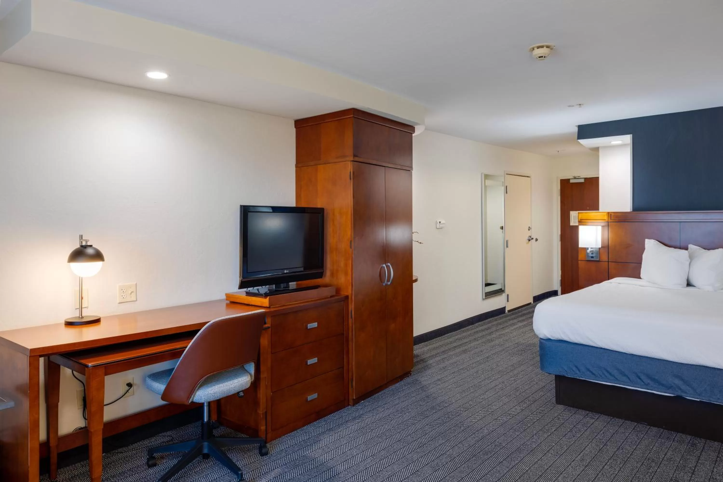 Guests, Bed in Courtyard by Marriott Oklahoma City North/Quail Springs