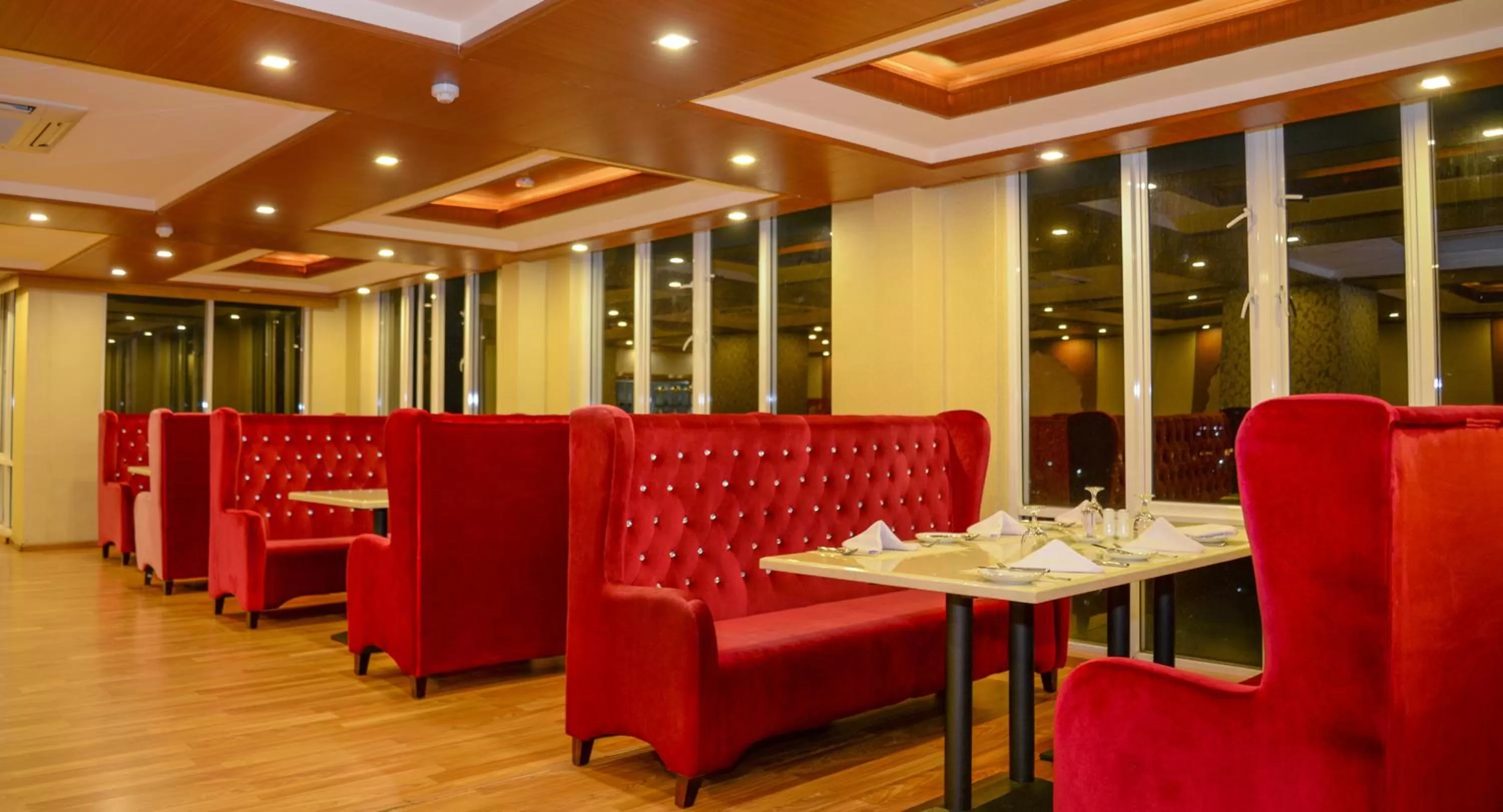 Restaurant/places to eat in The Grand Kandyan