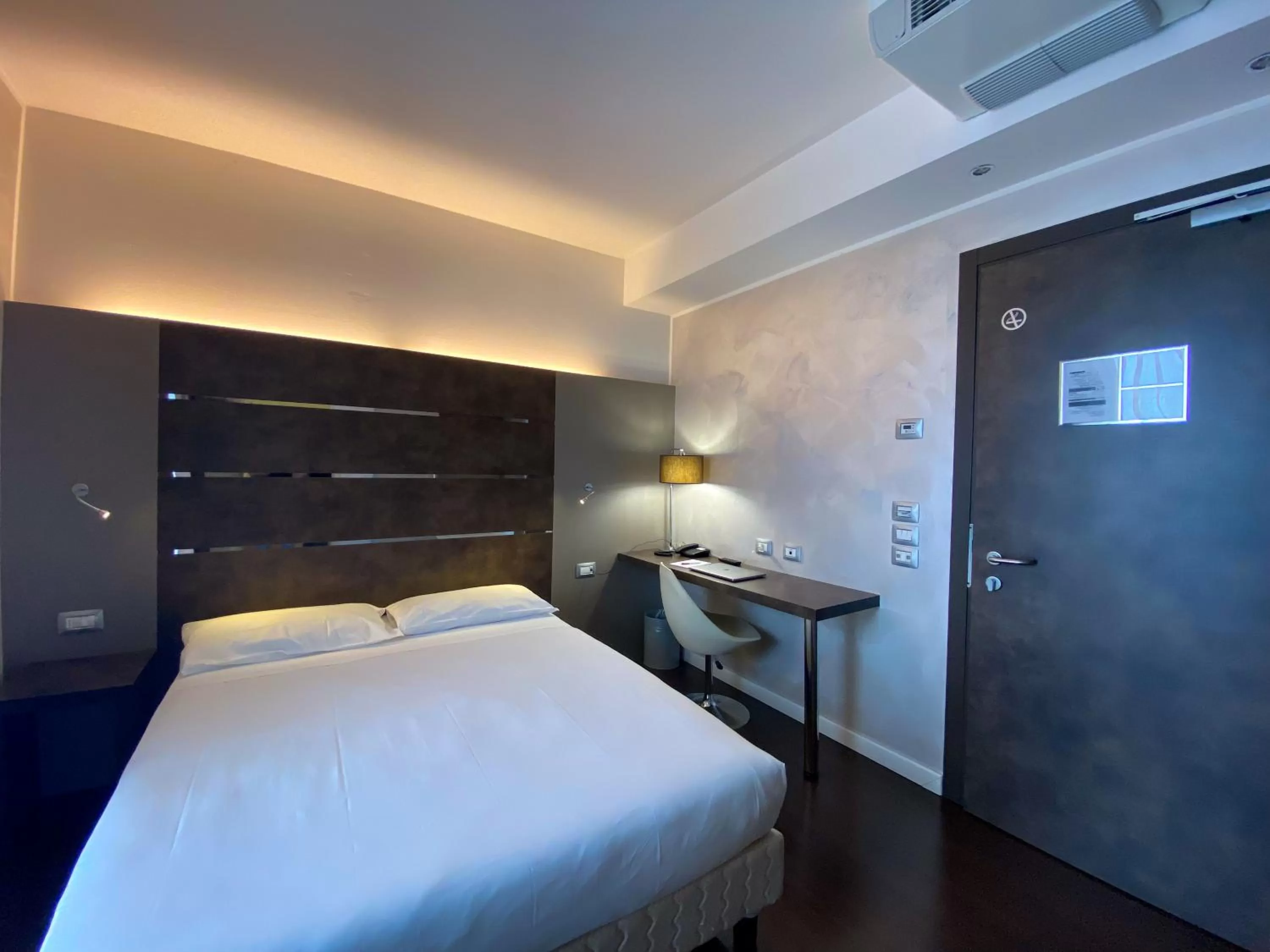 Bedroom, Bed in AMEDIA Hotel