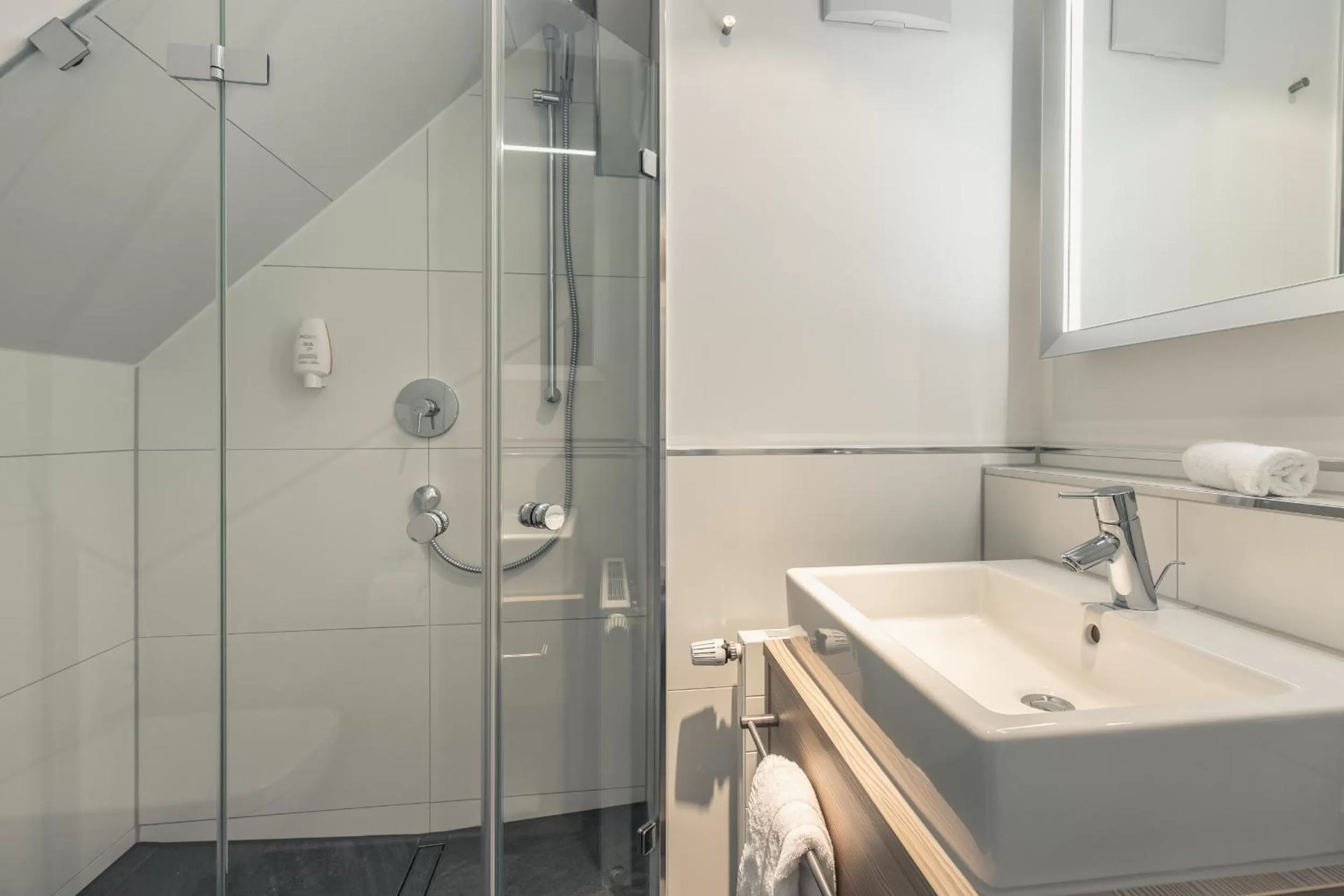 Shower in Bahnlounge 1907